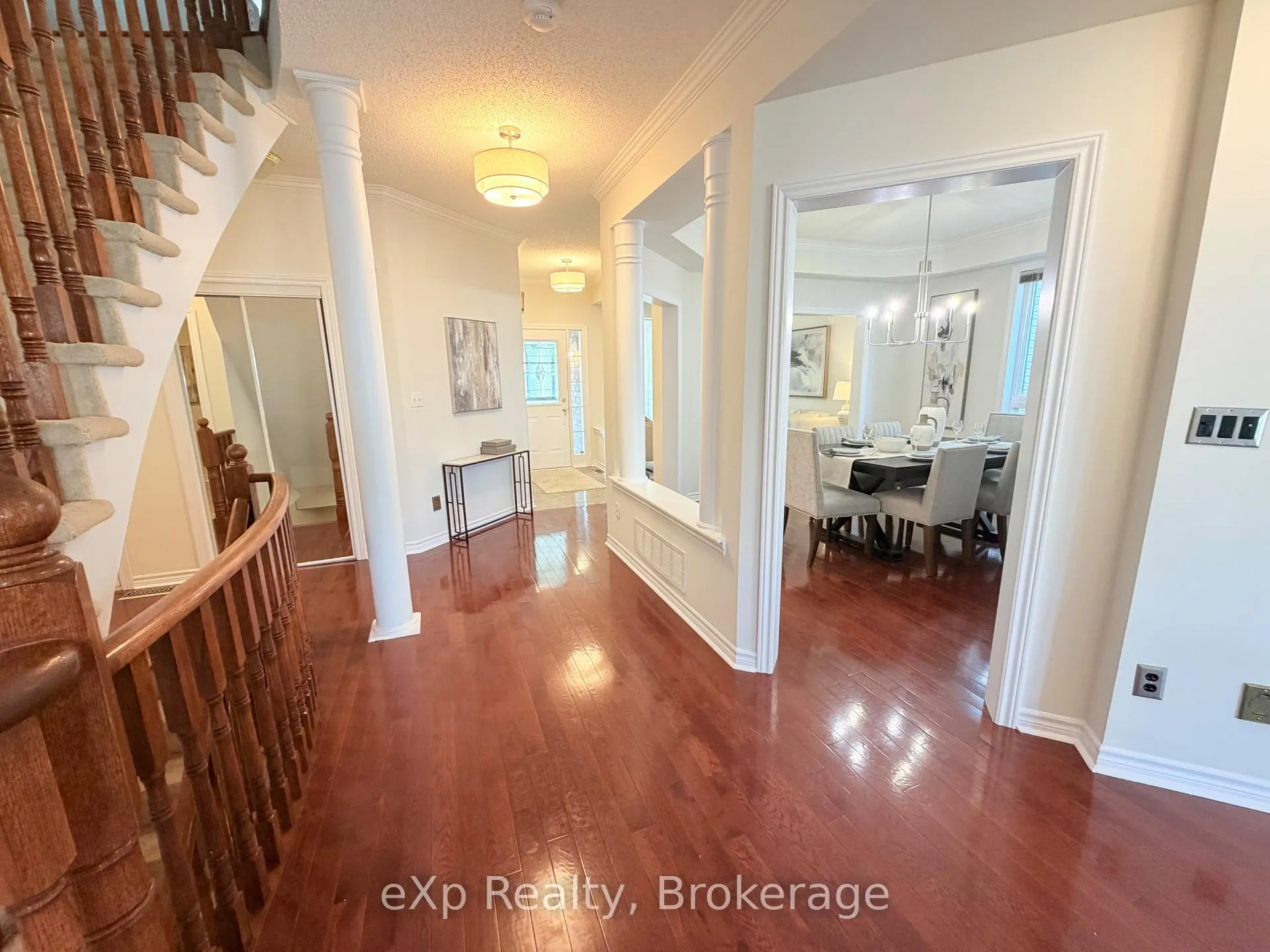 Photo 3 of 371 Carnwith Drive E, Whitby, Brooklin — HOMEH