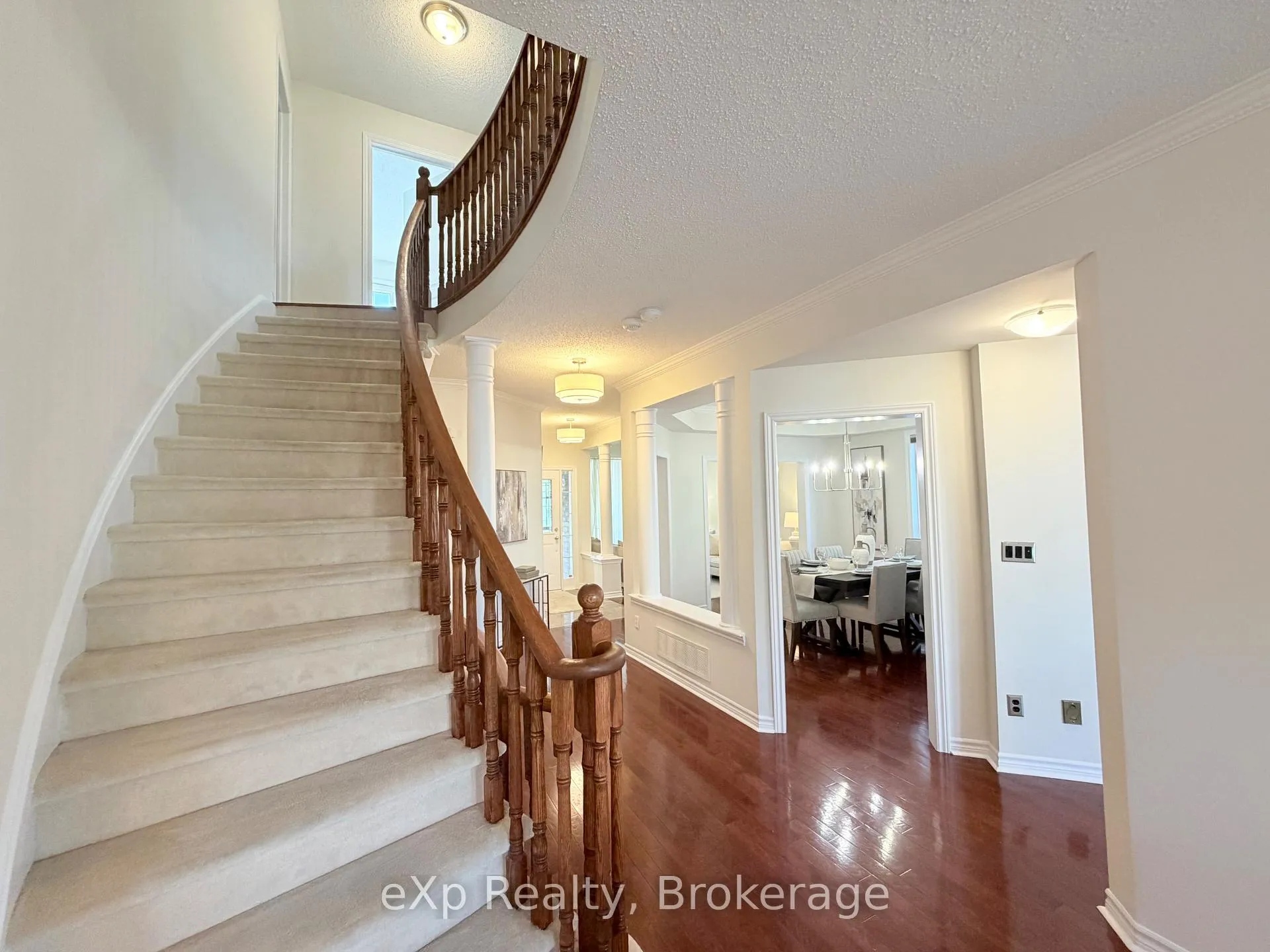 Photo 4 of 371 Carnwith Drive E, Whitby, Brooklin — HOMEH