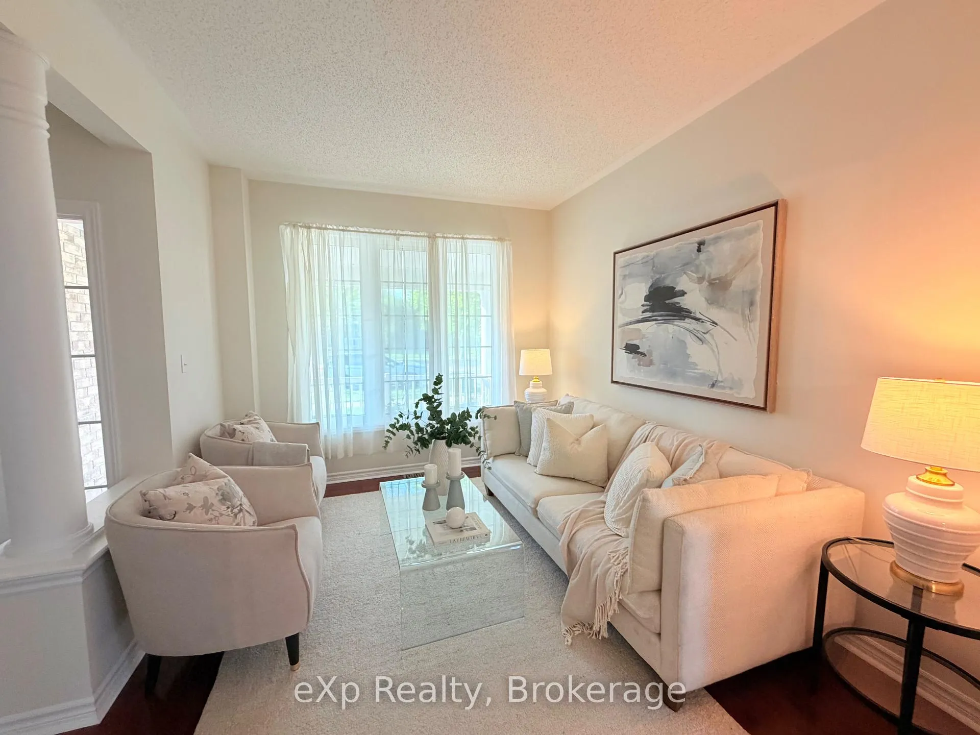Photo 5 of 371 Carnwith Drive E, Whitby, Brooklin — HOMEH
