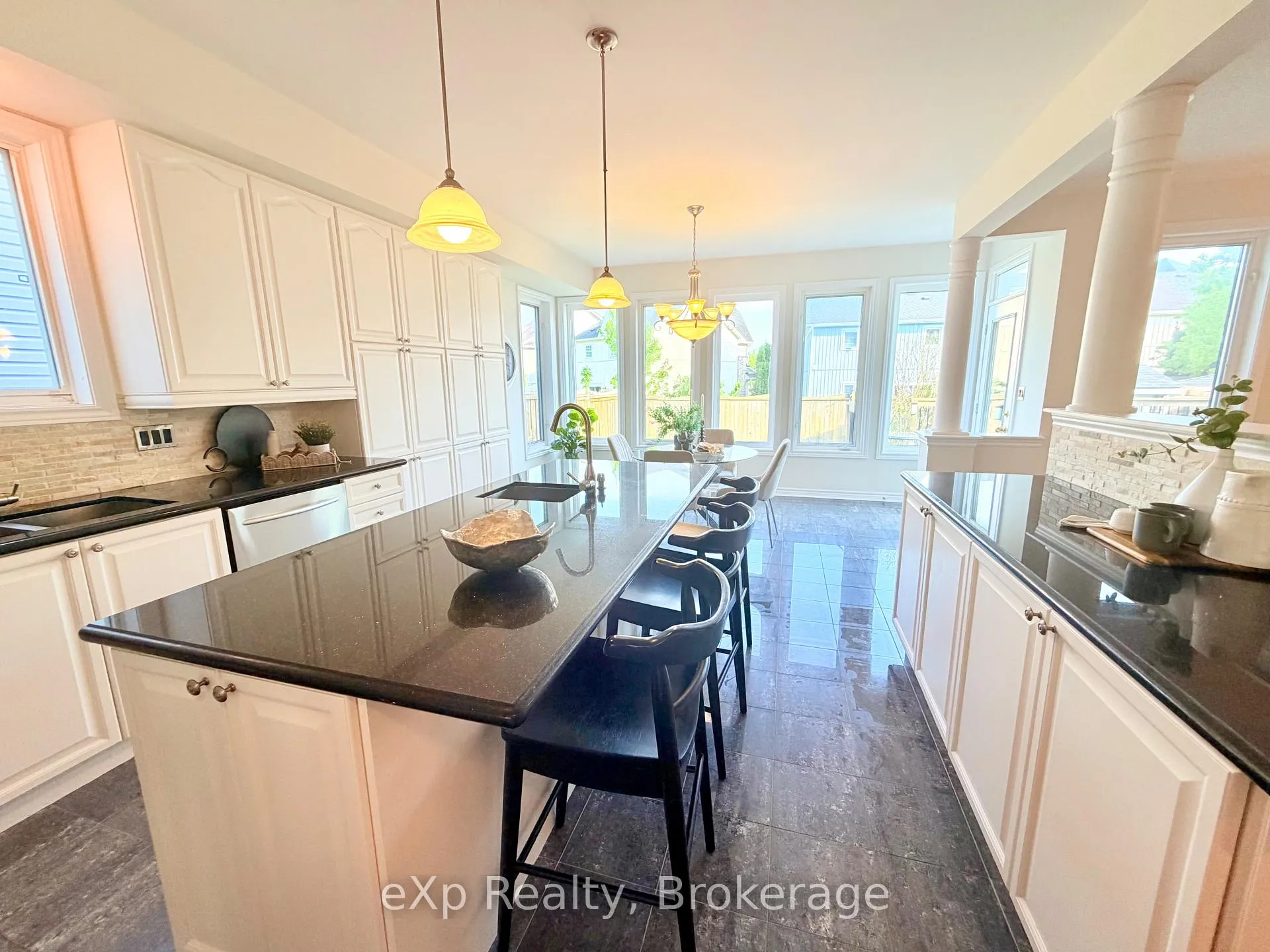 Photo 7 of 371 Carnwith Drive E, Whitby, Brooklin — HOMEH