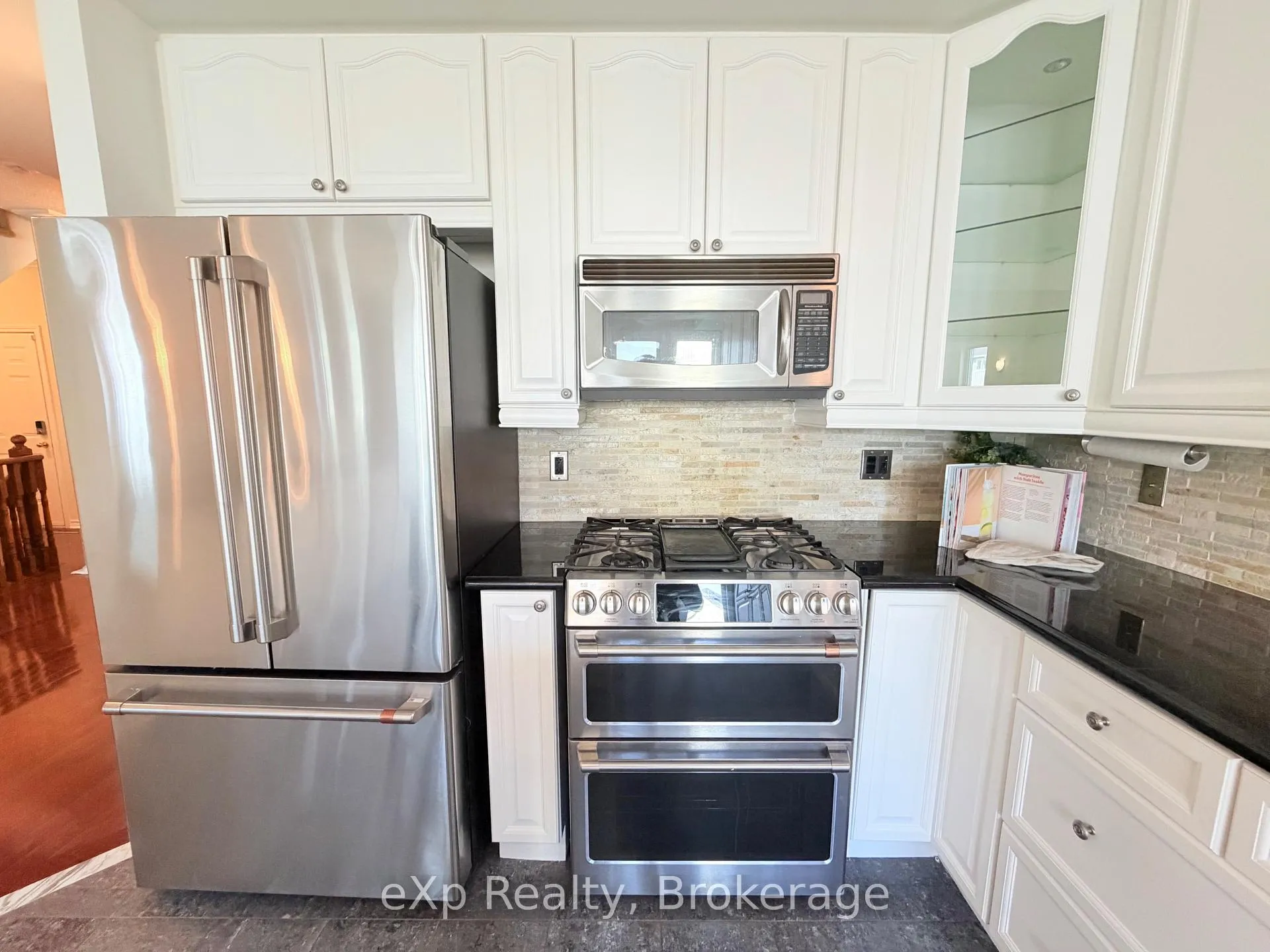 Photo 9 of 371 Carnwith Drive E, Whitby, Brooklin — HOMEH