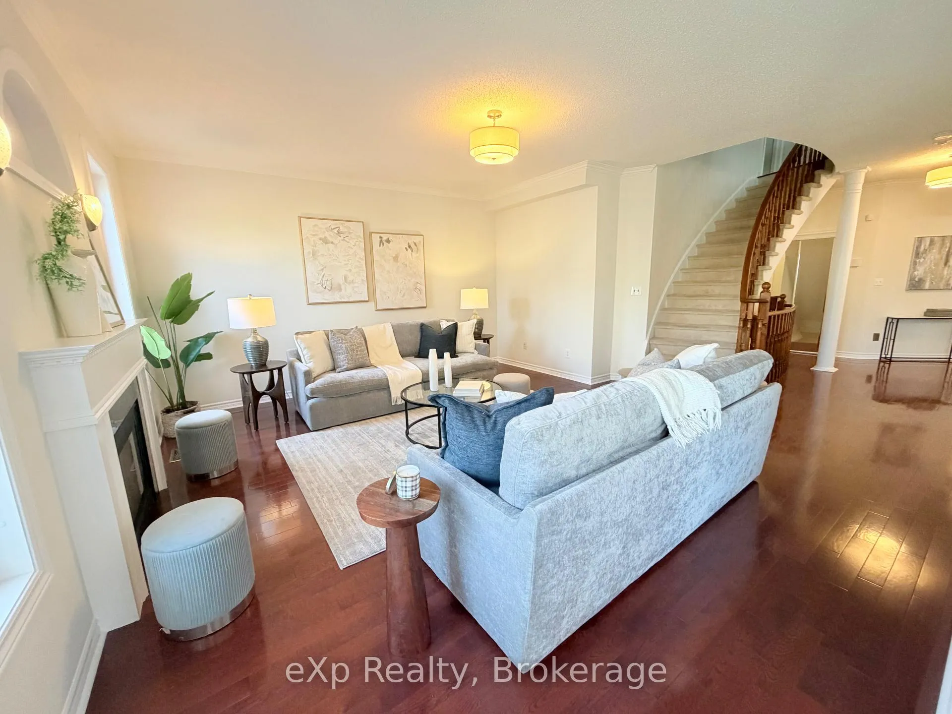Photo 15 of 371 Carnwith Drive E, Whitby, Brooklin — HOMEH