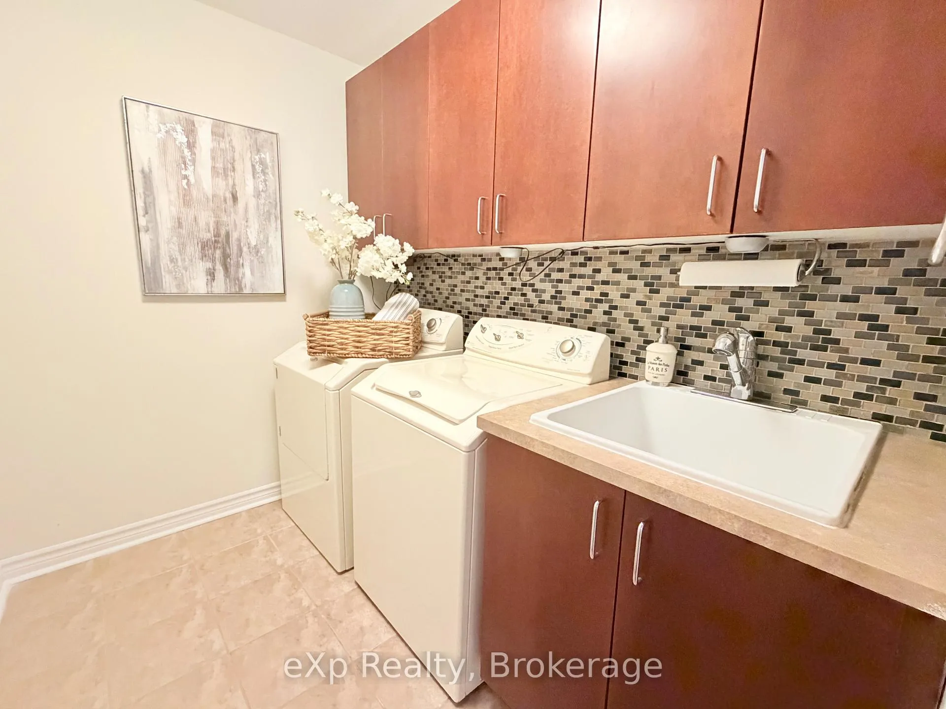 Photo 18 of 371 Carnwith Drive E, Whitby, Brooklin — HOMEH
