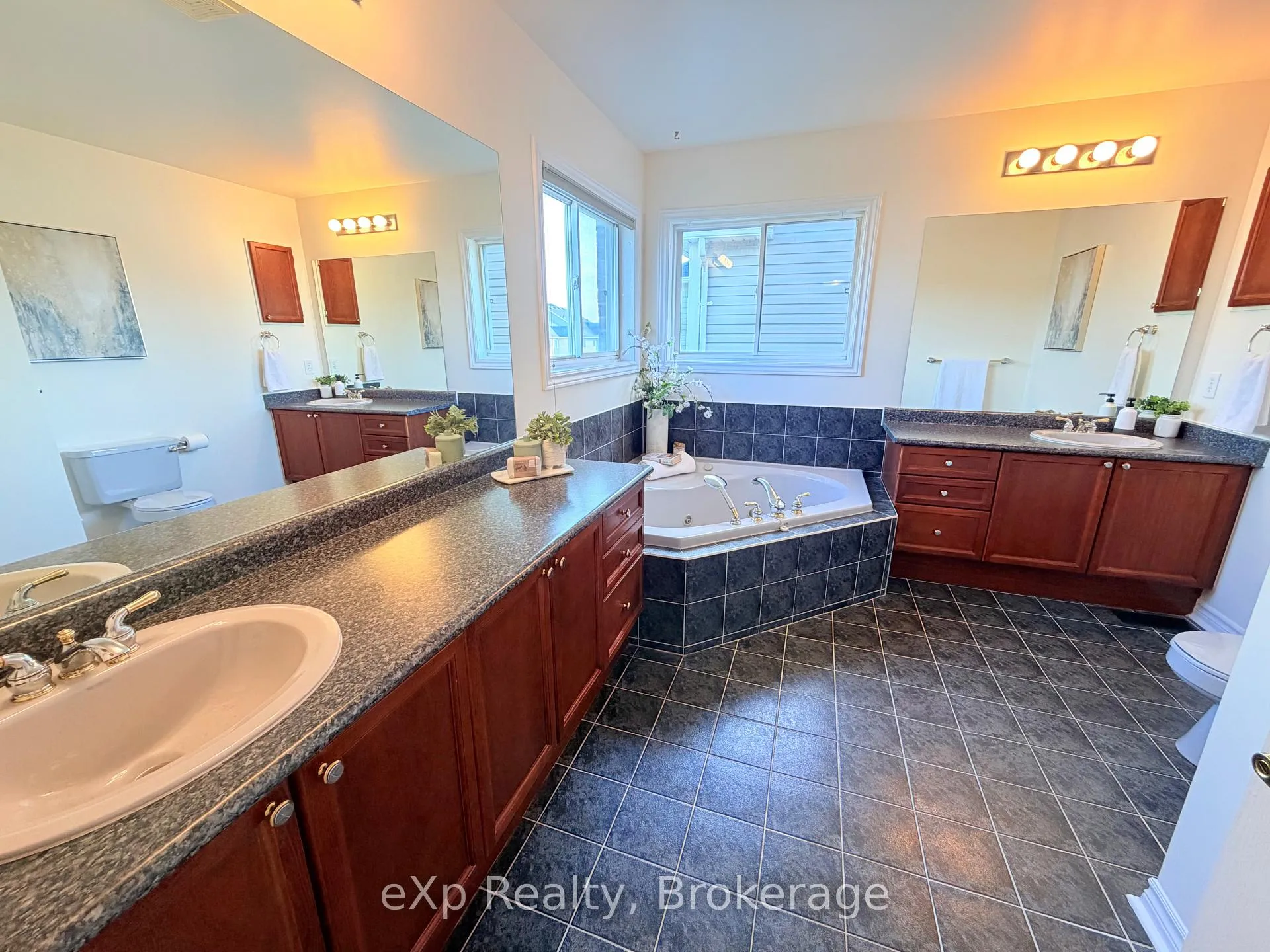 Photo 22 of 371 Carnwith Drive E, Whitby, Brooklin — HOMEH