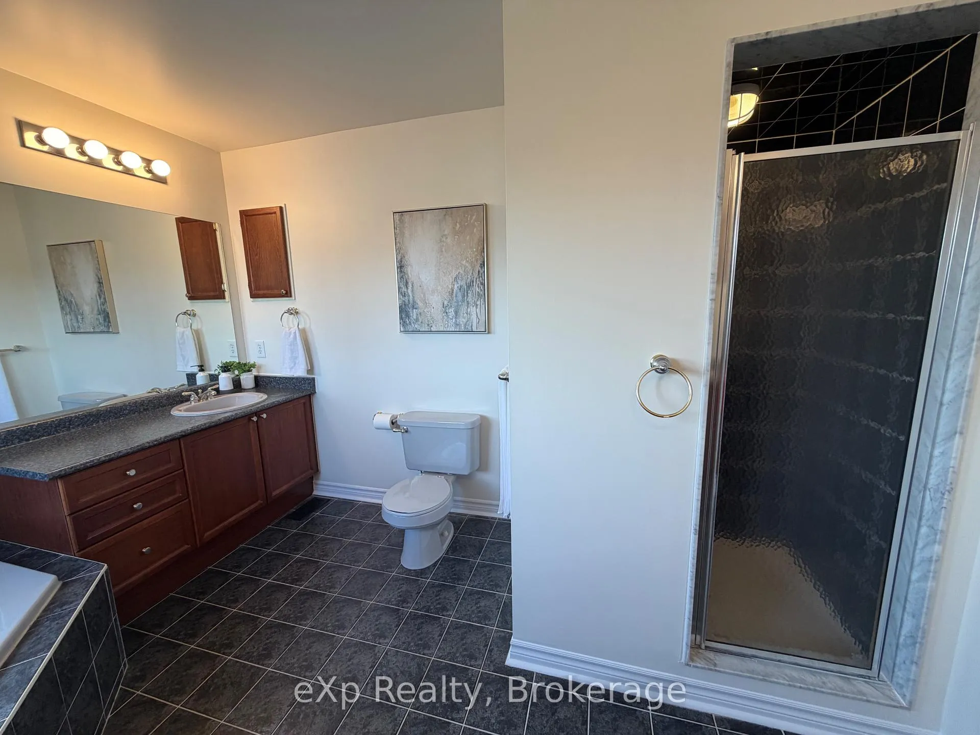 Photo 23 of 371 Carnwith Drive E, Whitby, Brooklin — HOMEH