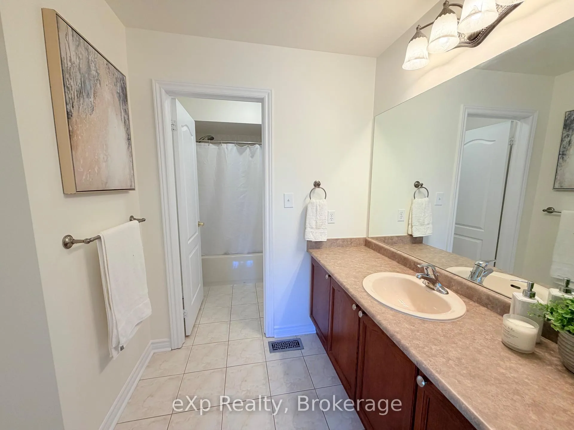 Photo 30 of 371 Carnwith Drive E, Whitby, Brooklin — HOMEH