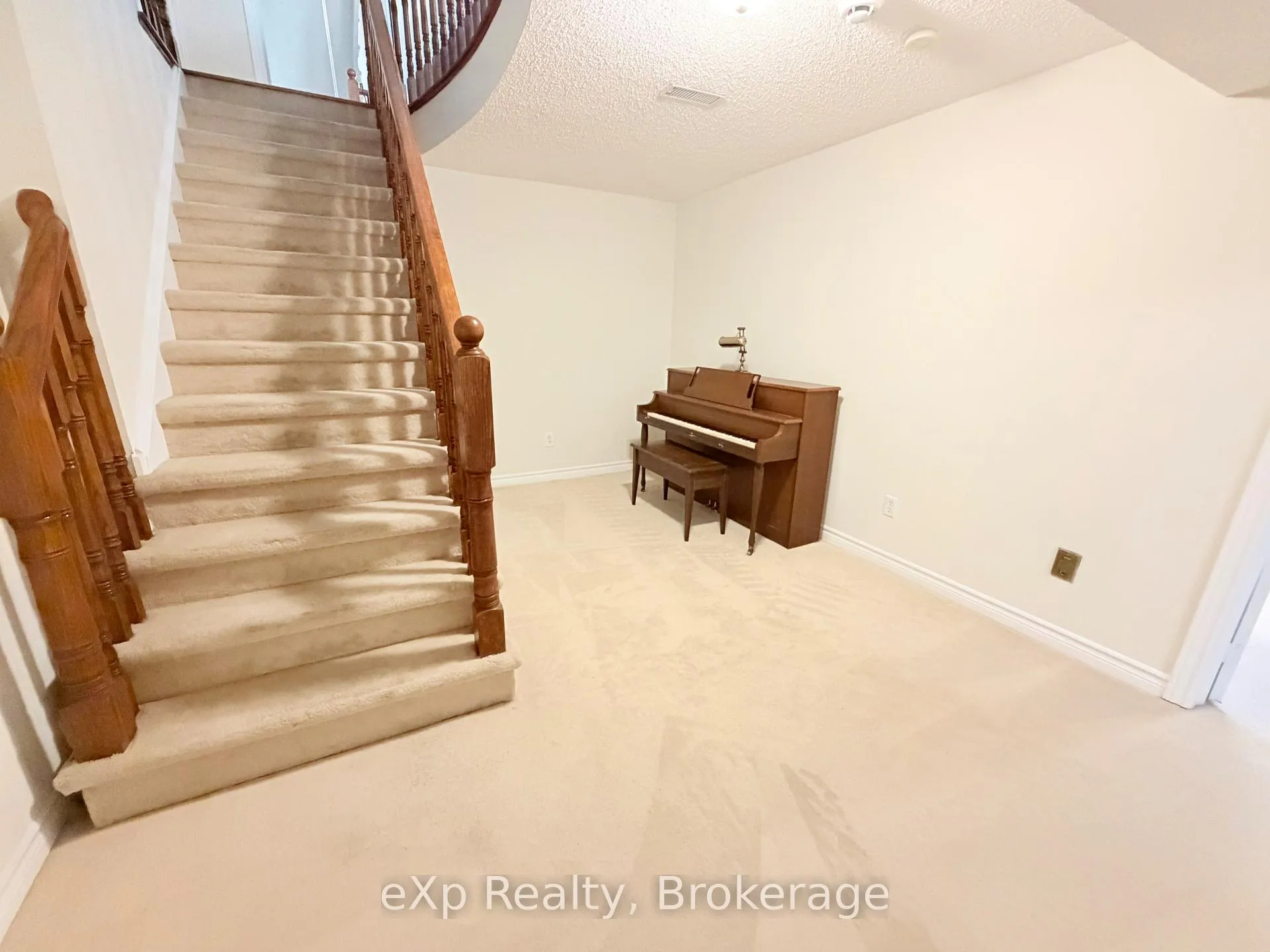 Photo 31 of 371 Carnwith Drive E, Whitby, Brooklin — HOMEH
