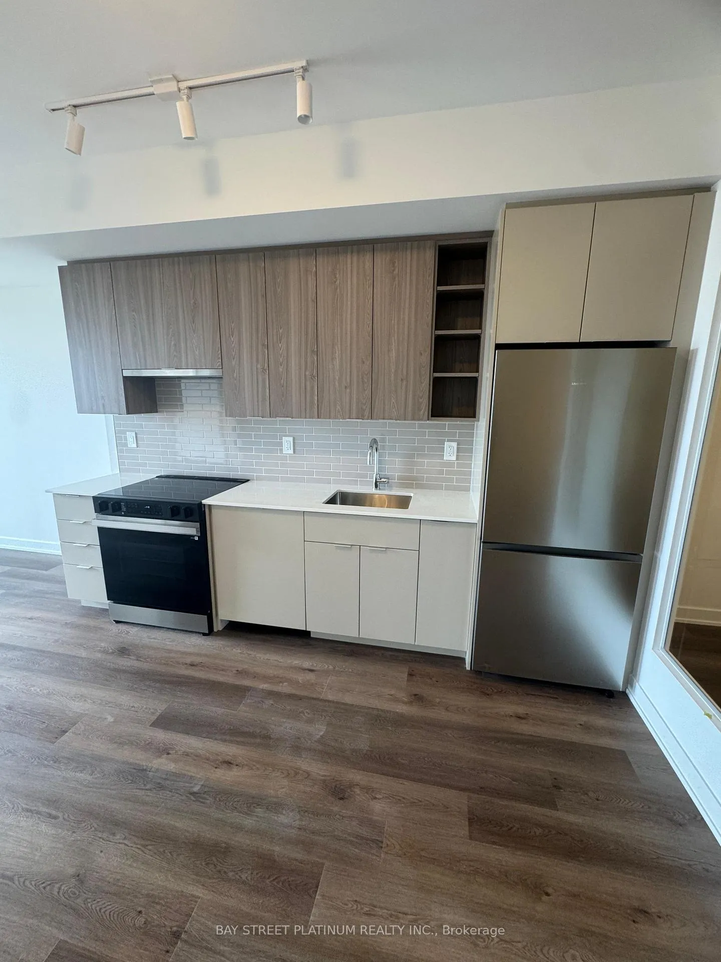 Photo 3 of 2075 Lakeshore Road, Burlington, Brant — HOMEH