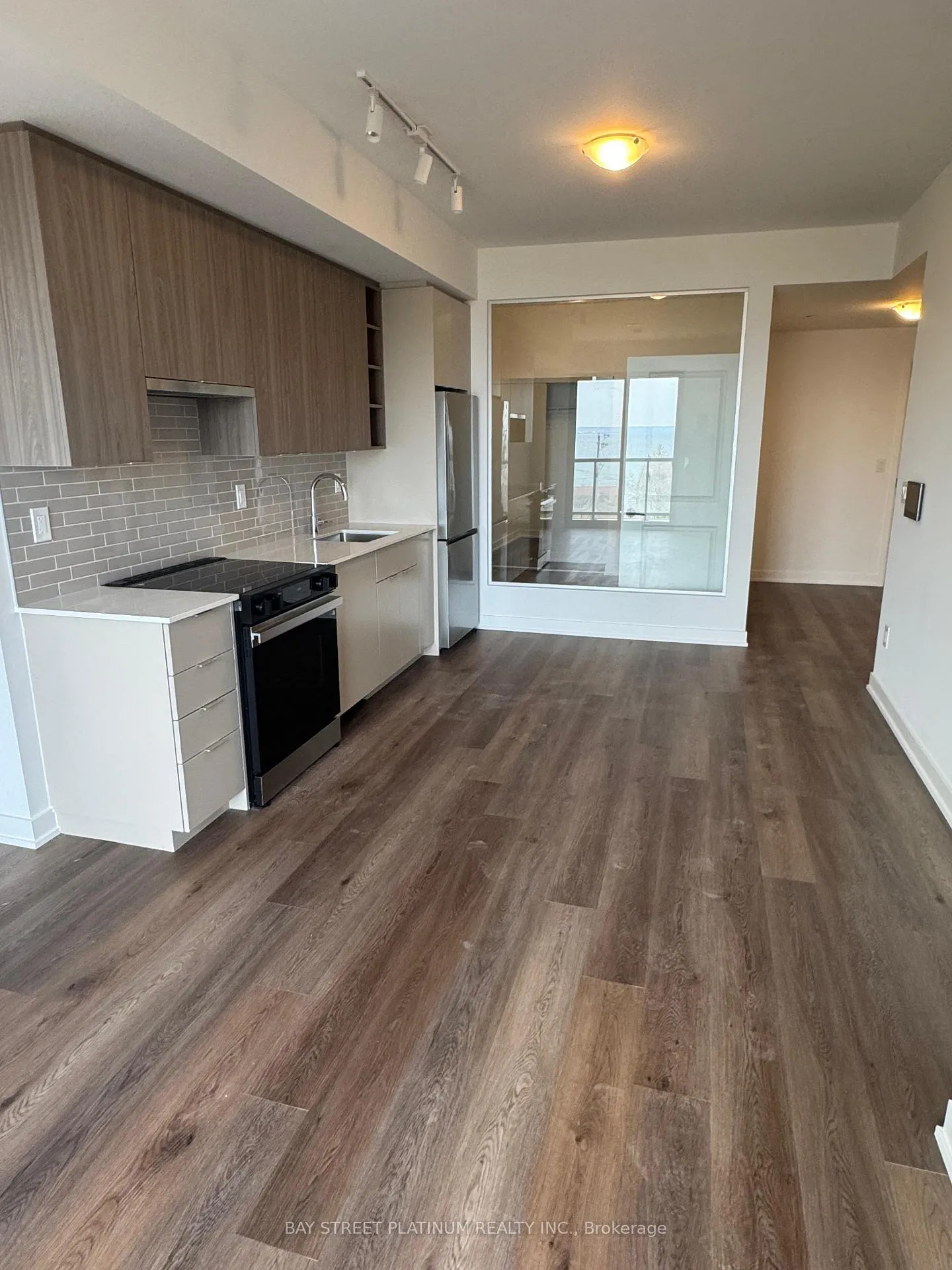 Photo 4 of 2075 Lakeshore Road, Burlington, Brant — HOMEH