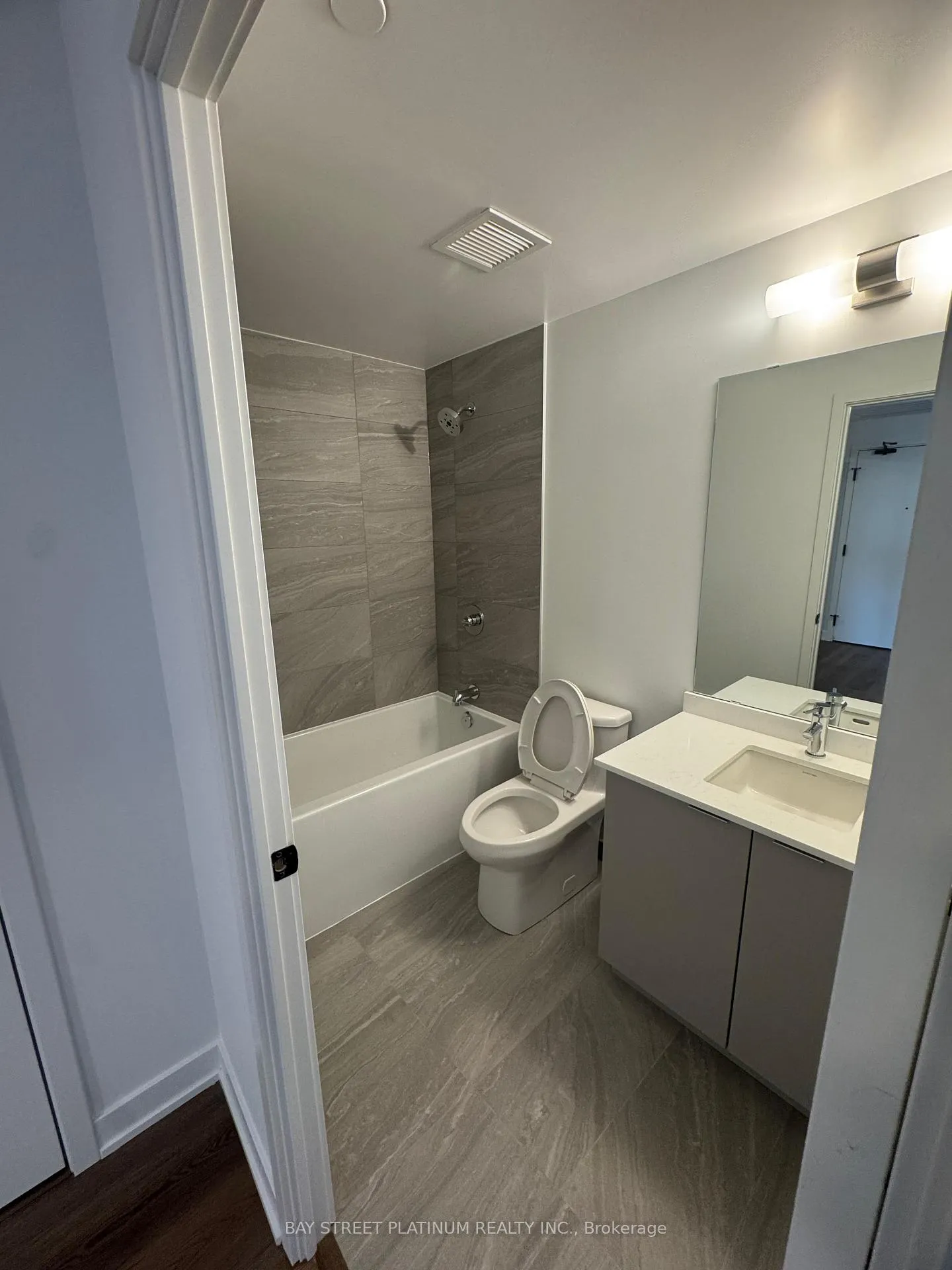 Photo 5 of 2075 Lakeshore Road, Burlington, Brant — HOMEH