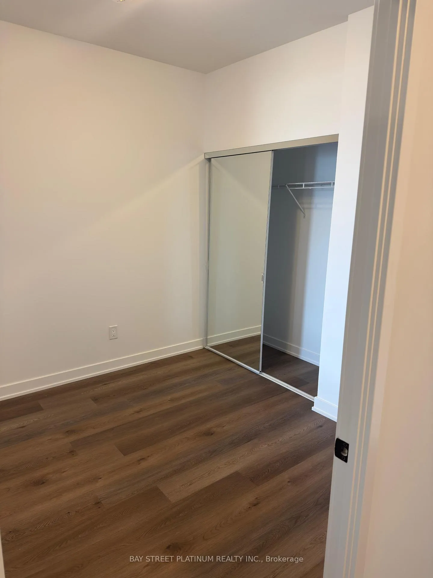 Photo 6 of 2075 Lakeshore Road, Burlington, Brant — HOMEH