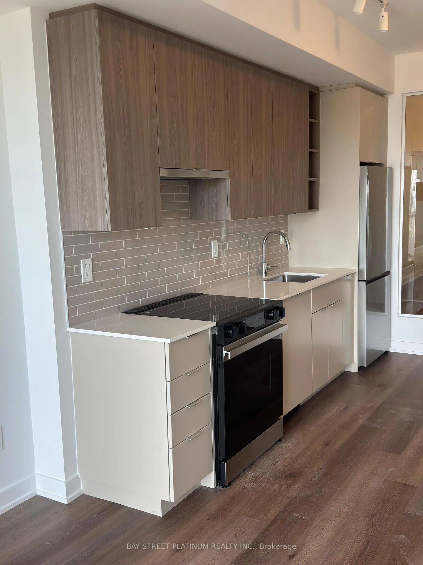 Photo 8 of 2075 Lakeshore Road, Burlington, Brant — HOMEH