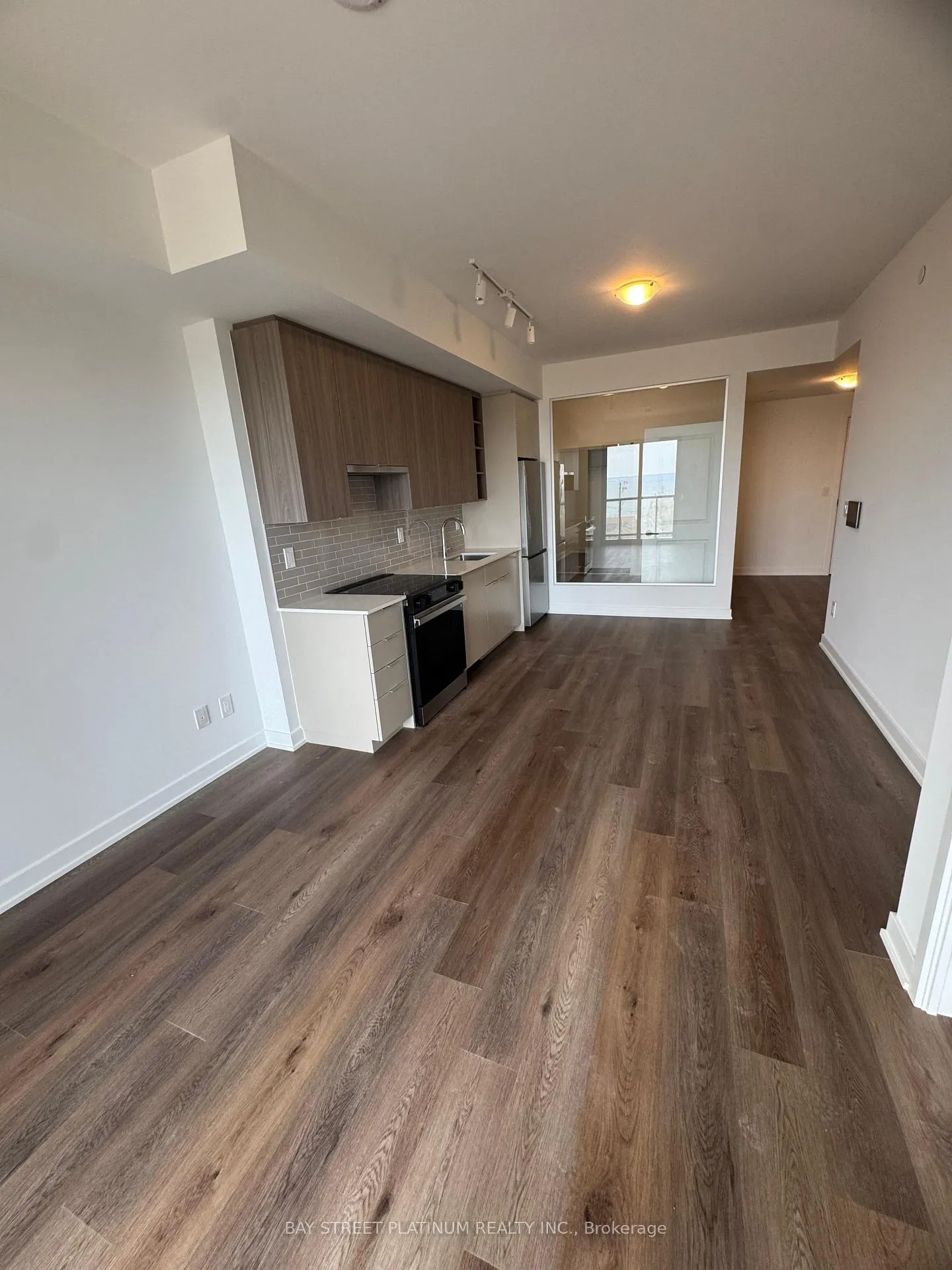 Photo 9 of 2075 Lakeshore Road, Burlington, Brant — HOMEH