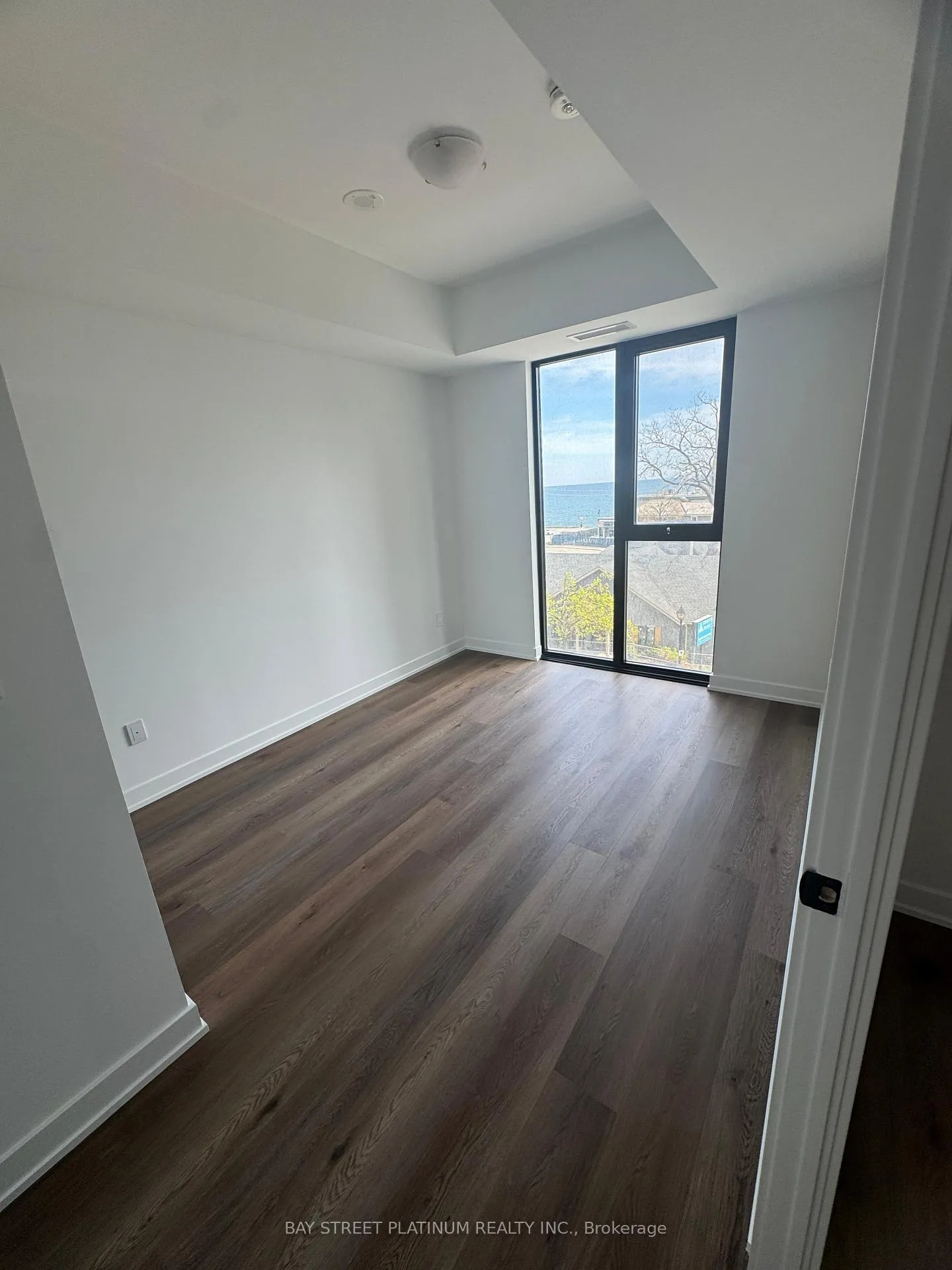 Photo 10 of 2075 Lakeshore Road, Burlington, Brant — HOMEH