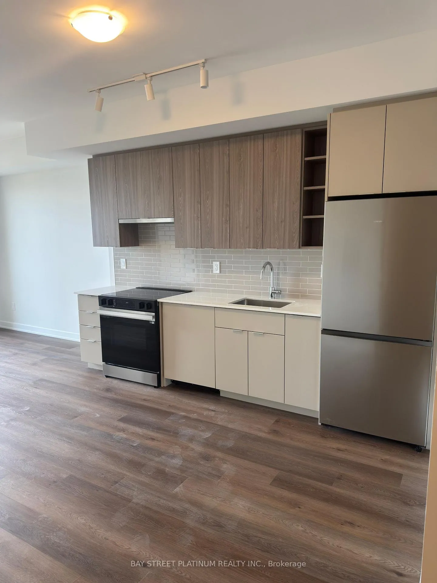 Photo 18 of 2075 Lakeshore Road, Burlington, Brant — HOMEH