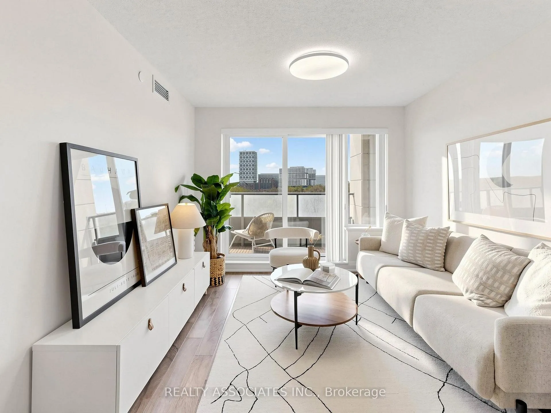 Photo 2 of Unit 721, 18 Uptown Drive, Markham, Unionville — HOMEH