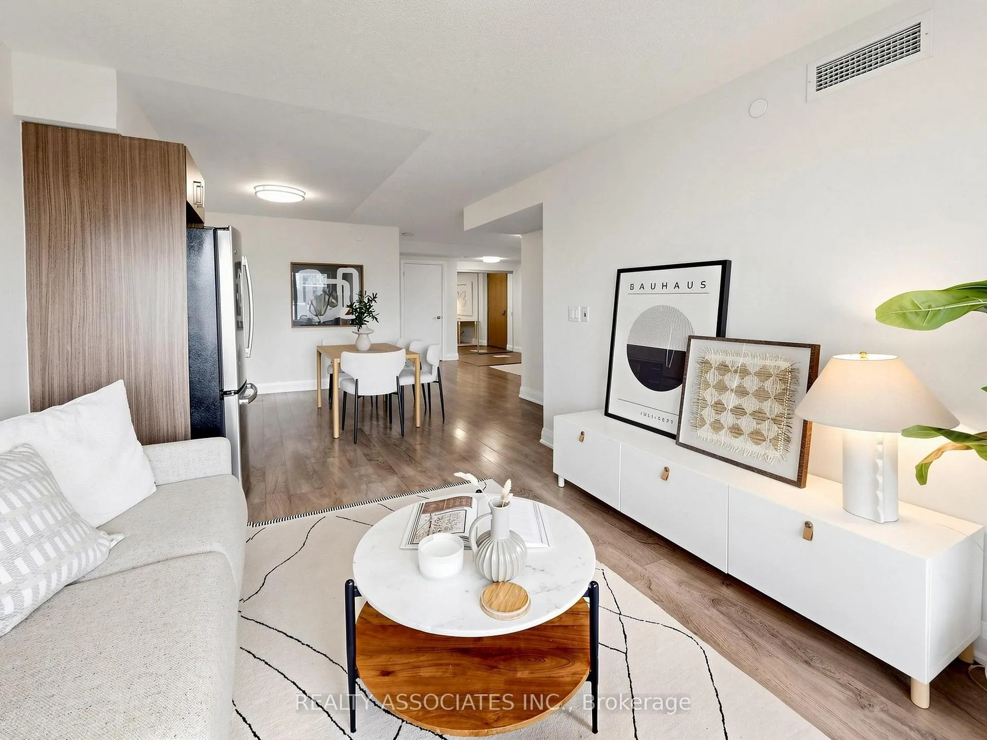 Photo 3 of Unit 721, 18 Uptown Drive, Markham, Unionville — HOMEH