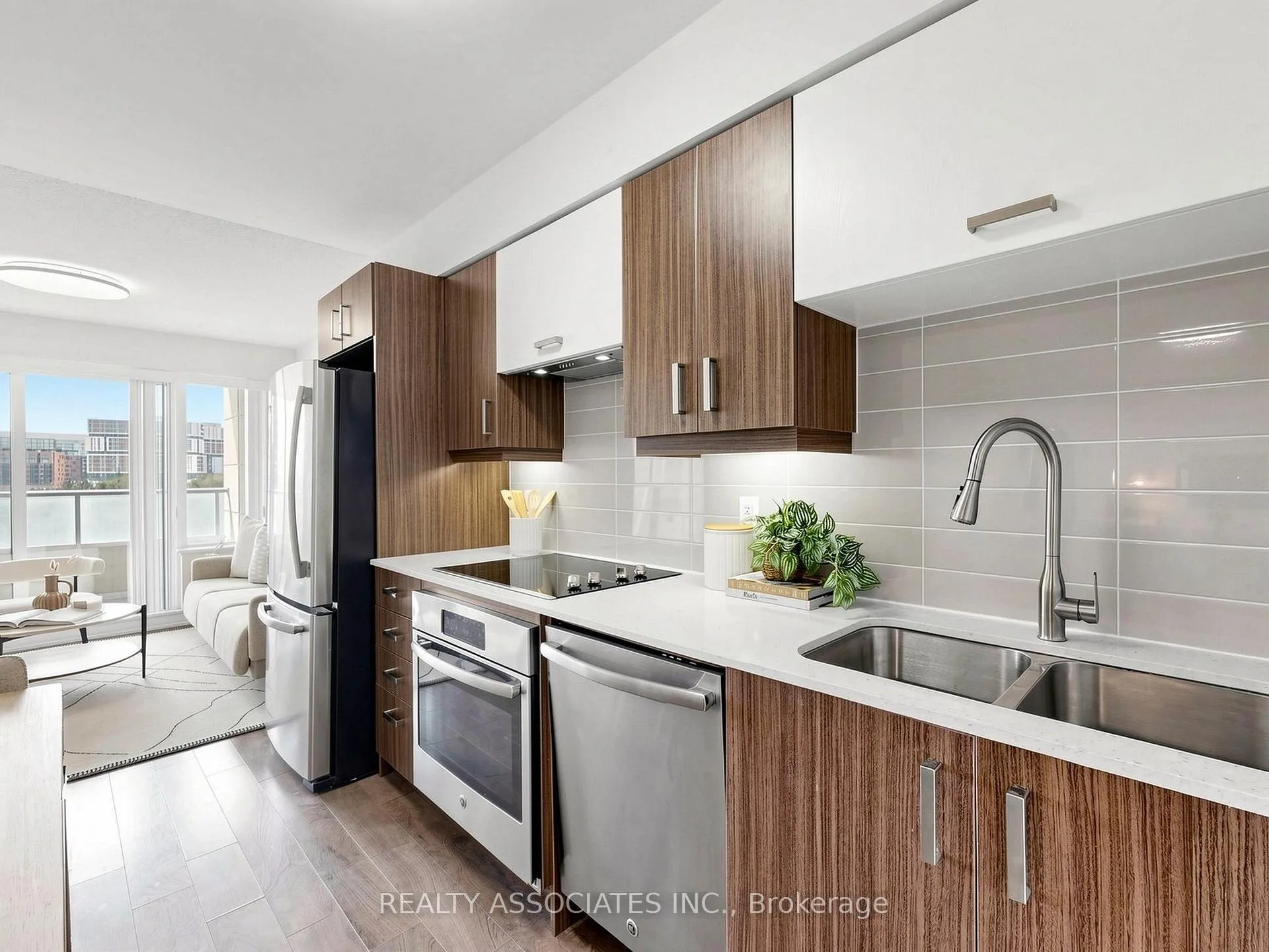 Photo 7 of Unit 721, 18 Uptown Drive, Markham, Unionville — HOMEH