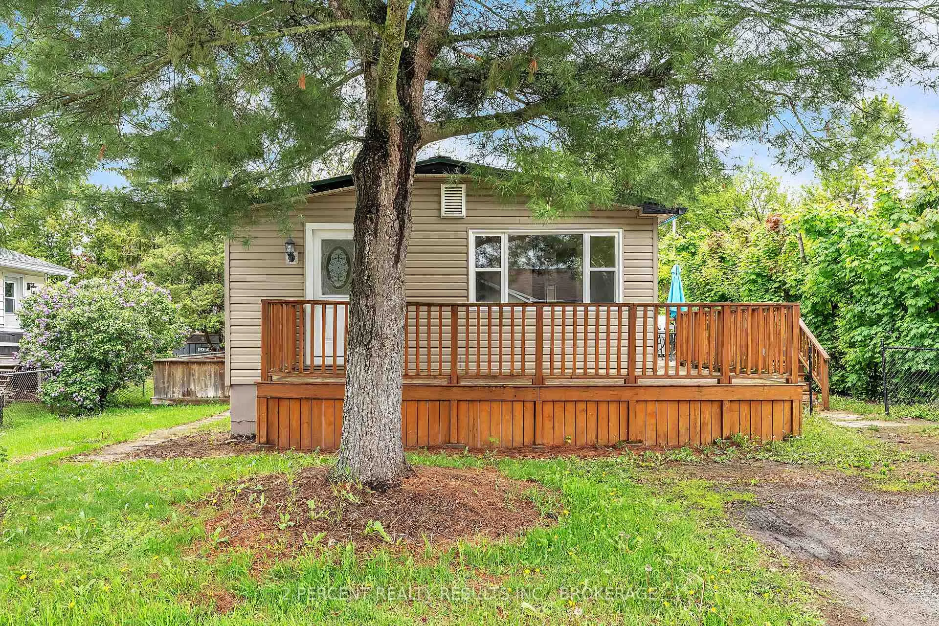 Photo 2 of 479 Henrietta Street, Gananoque — HOMEH