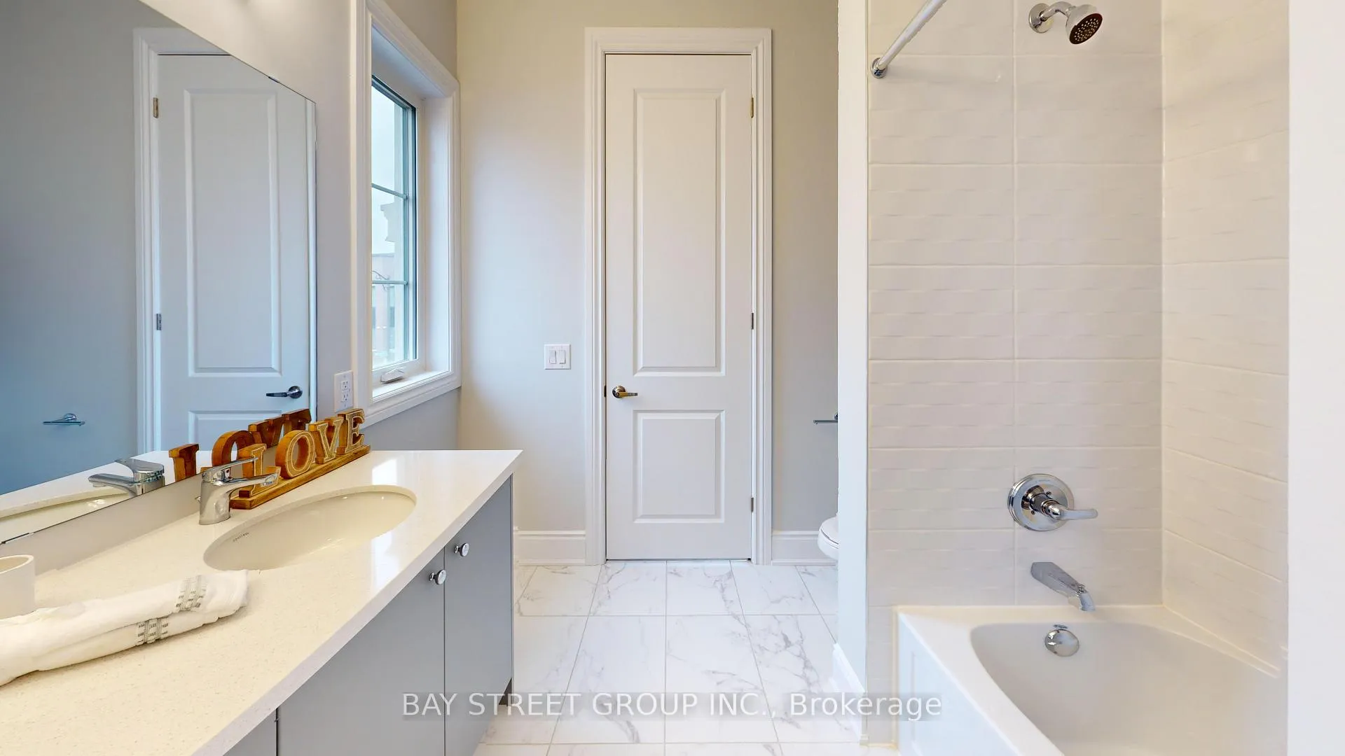 Photo 29 of 37 Meizhou Avenue S, Markham, Angus Glen — HOMEH