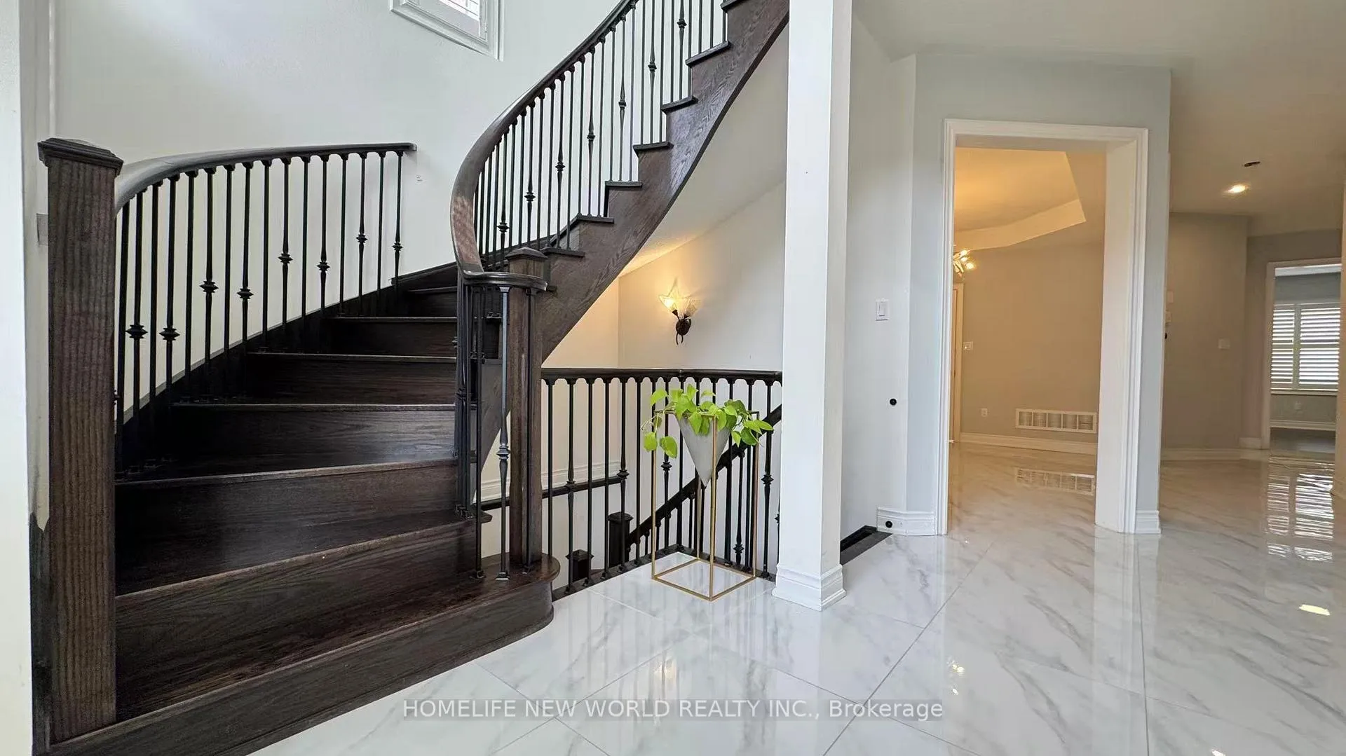 Photo 3 of 114 Hua Du Avenue, Markham, Berczy — HOMEH