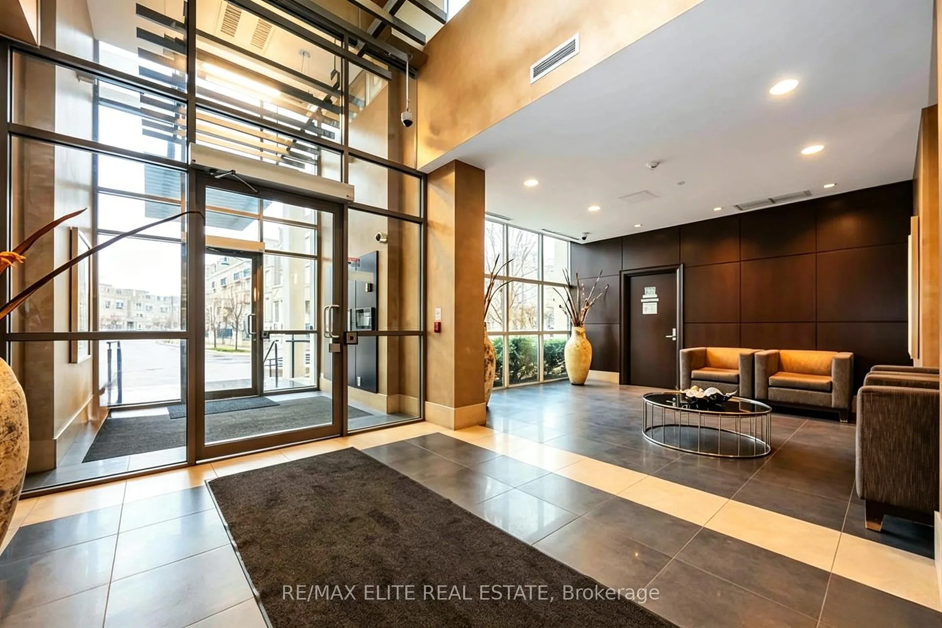 Photo 4 of Unit 201, 1 upper duke Crescent, Markham, Unionville — HOMEH