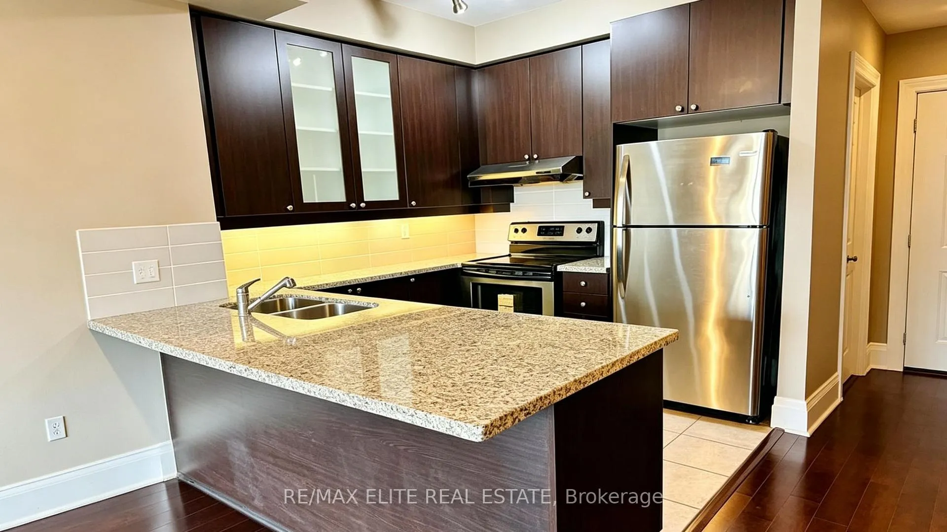 Photo 6 of Unit 201, 1 upper duke Crescent, Markham, Unionville — HOMEH