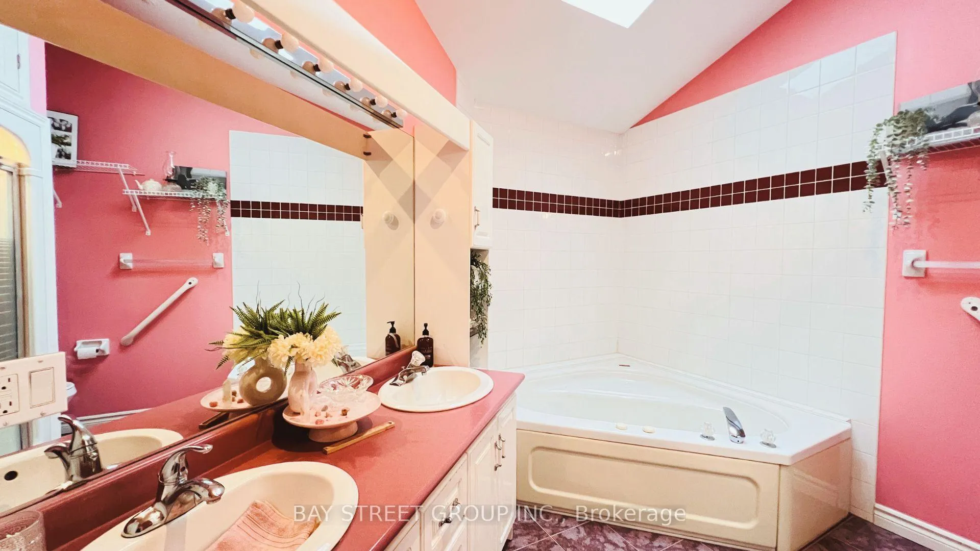 Photo 19 of Unit 301, 66 Maple Avenue, Barrie, City Centre — HOMEH