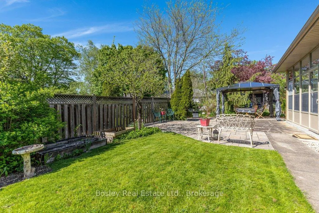 Photo 23 of 52 Forest Hill Drive, Guelph, Dovercliffe Park/Old University — HOMEH