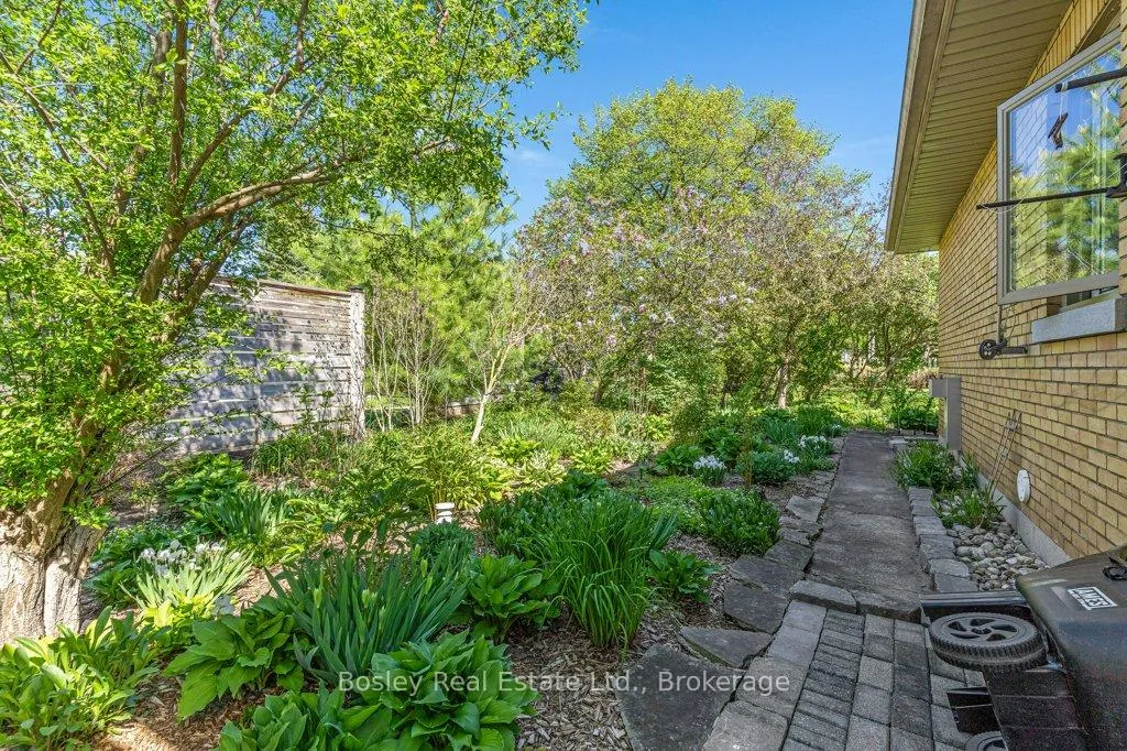 Photo 24 of 52 Forest Hill Drive, Guelph, Dovercliffe Park/Old University — HOMEH
