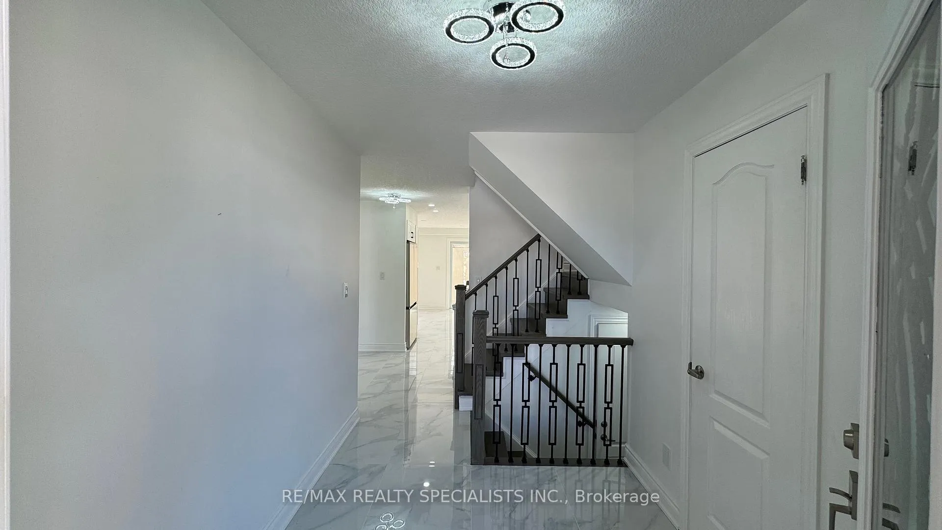 Photo 4 of Unit UPPER LvL, 505 Bridlewreath Court, Kitchener, Larentian West — HOMEH