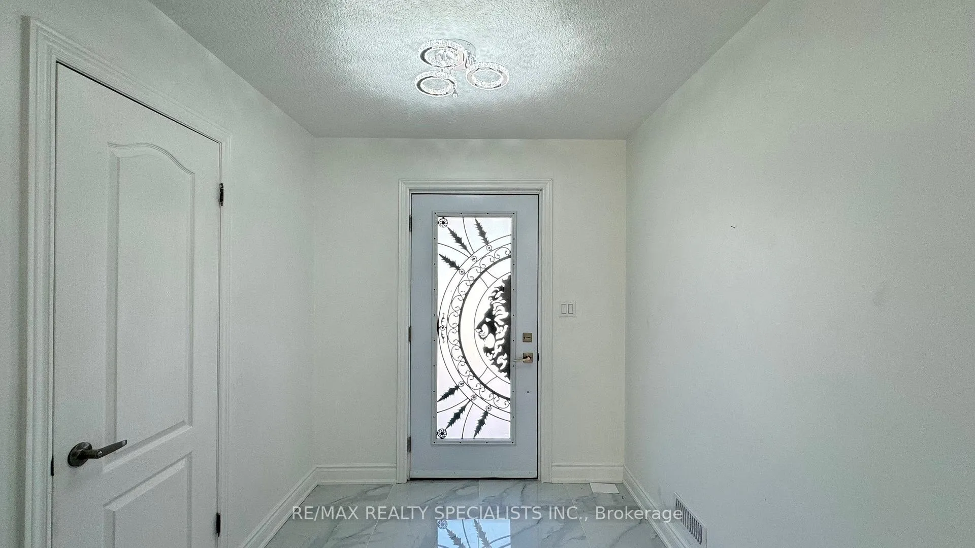 Photo 5 of Unit UPPER LvL, 505 Bridlewreath Court, Kitchener, Larentian West — HOMEH