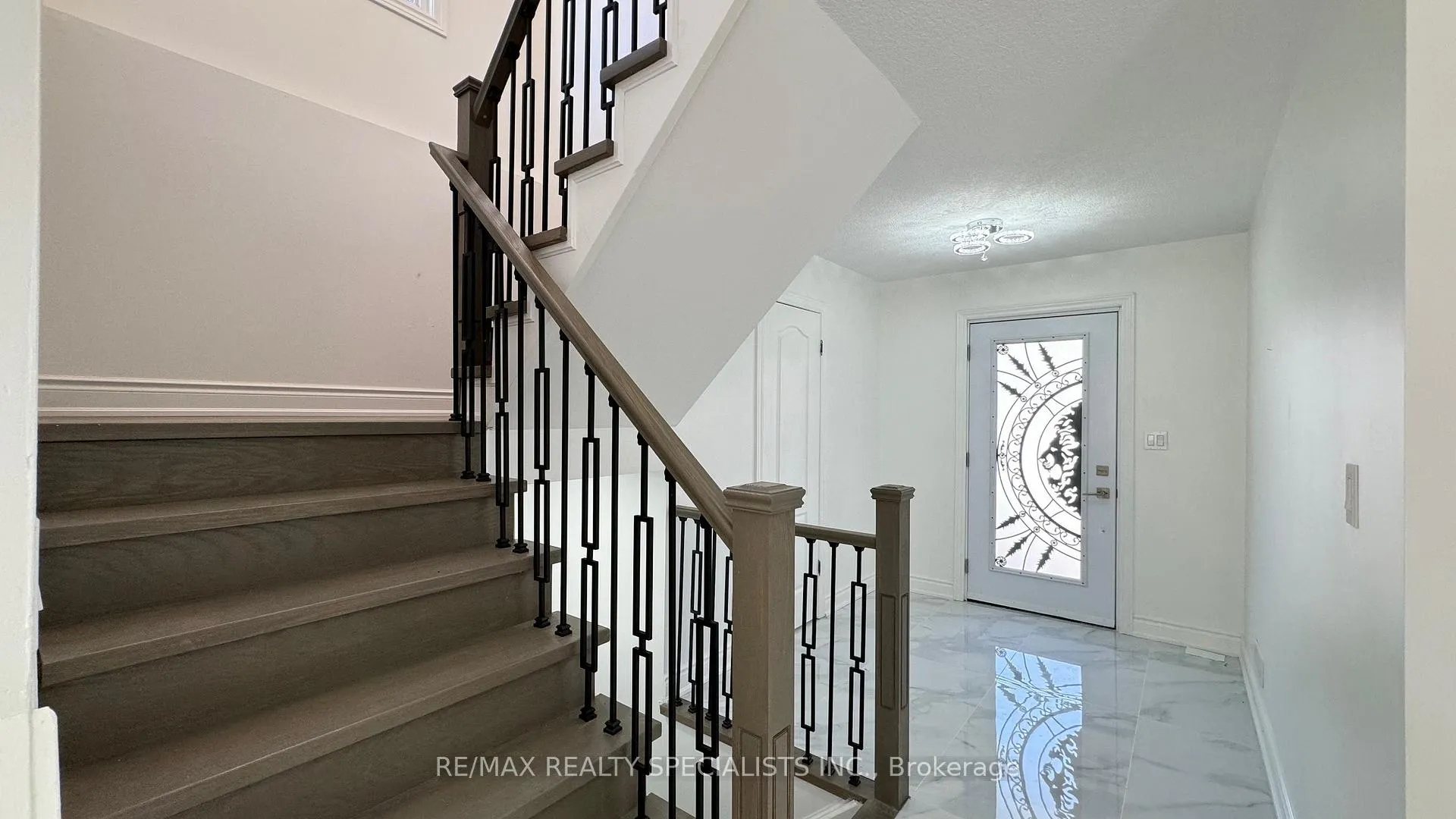 Photo 6 of Unit UPPER LvL, 505 Bridlewreath Court, Kitchener, Larentian West — HOMEH