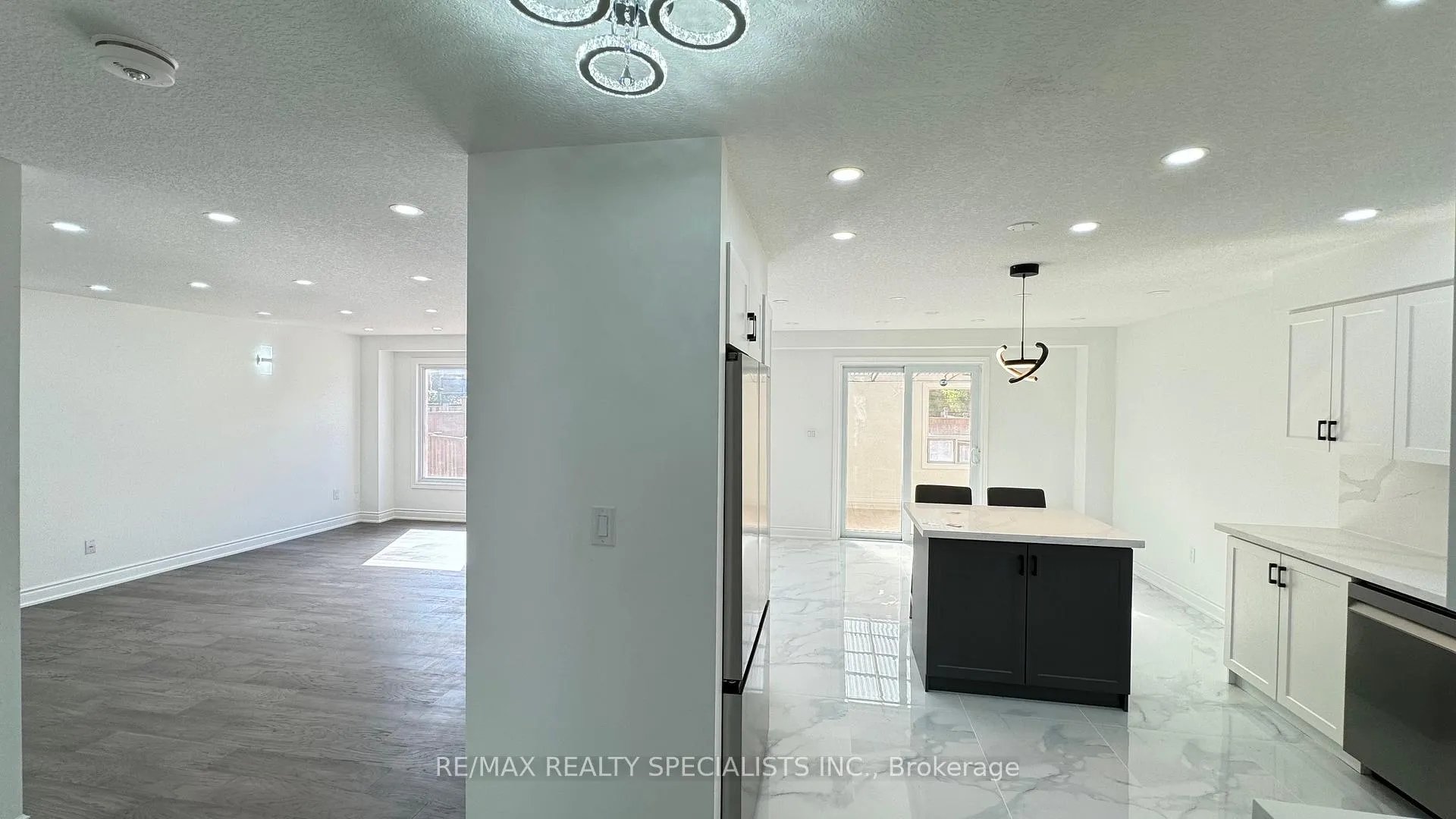 Photo 7 of Unit UPPER LvL, 505 Bridlewreath Court, Kitchener, Larentian West — HOMEH