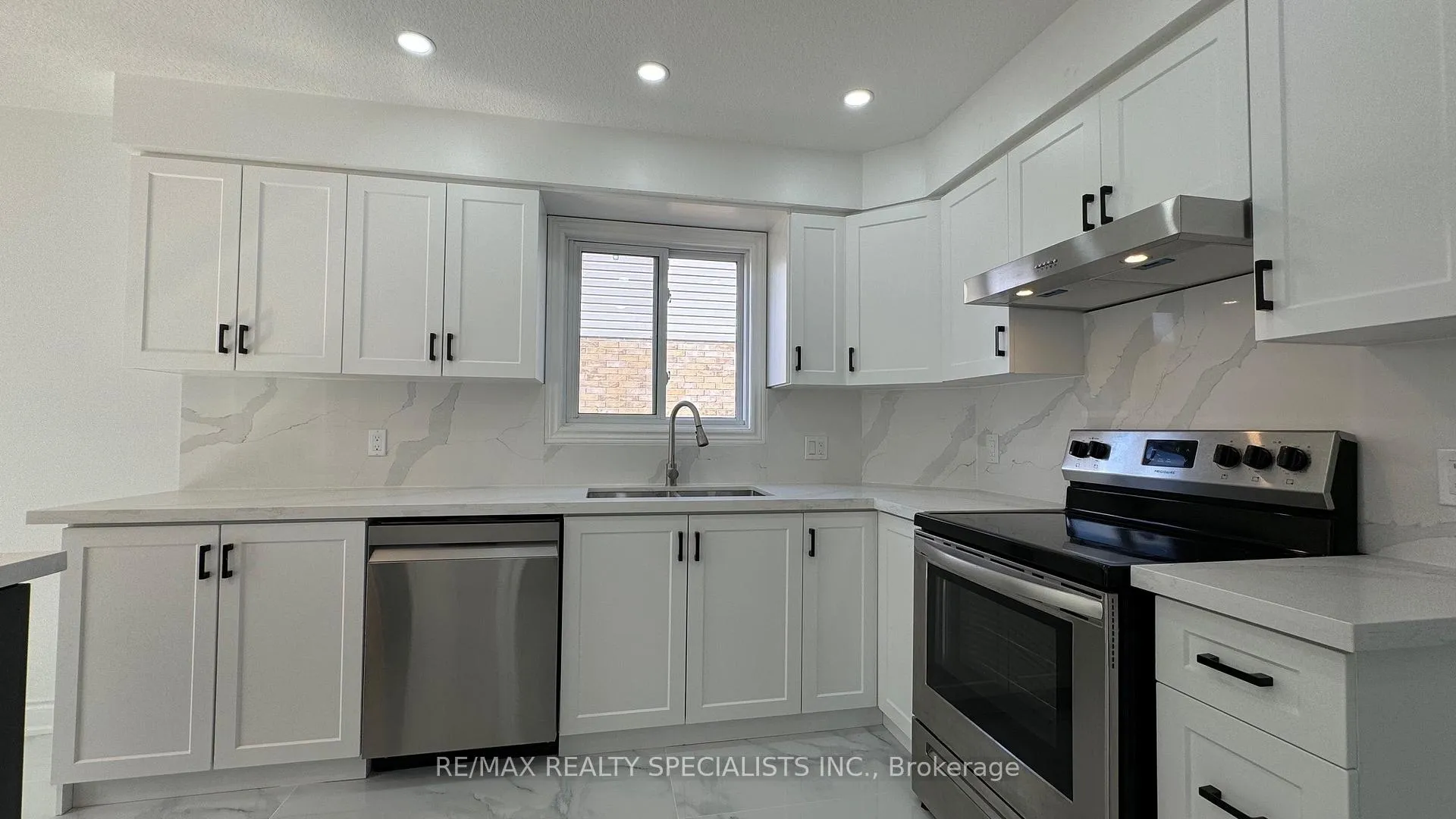 Photo 11 of Unit UPPER LvL, 505 Bridlewreath Court, Kitchener, Larentian West — HOMEH