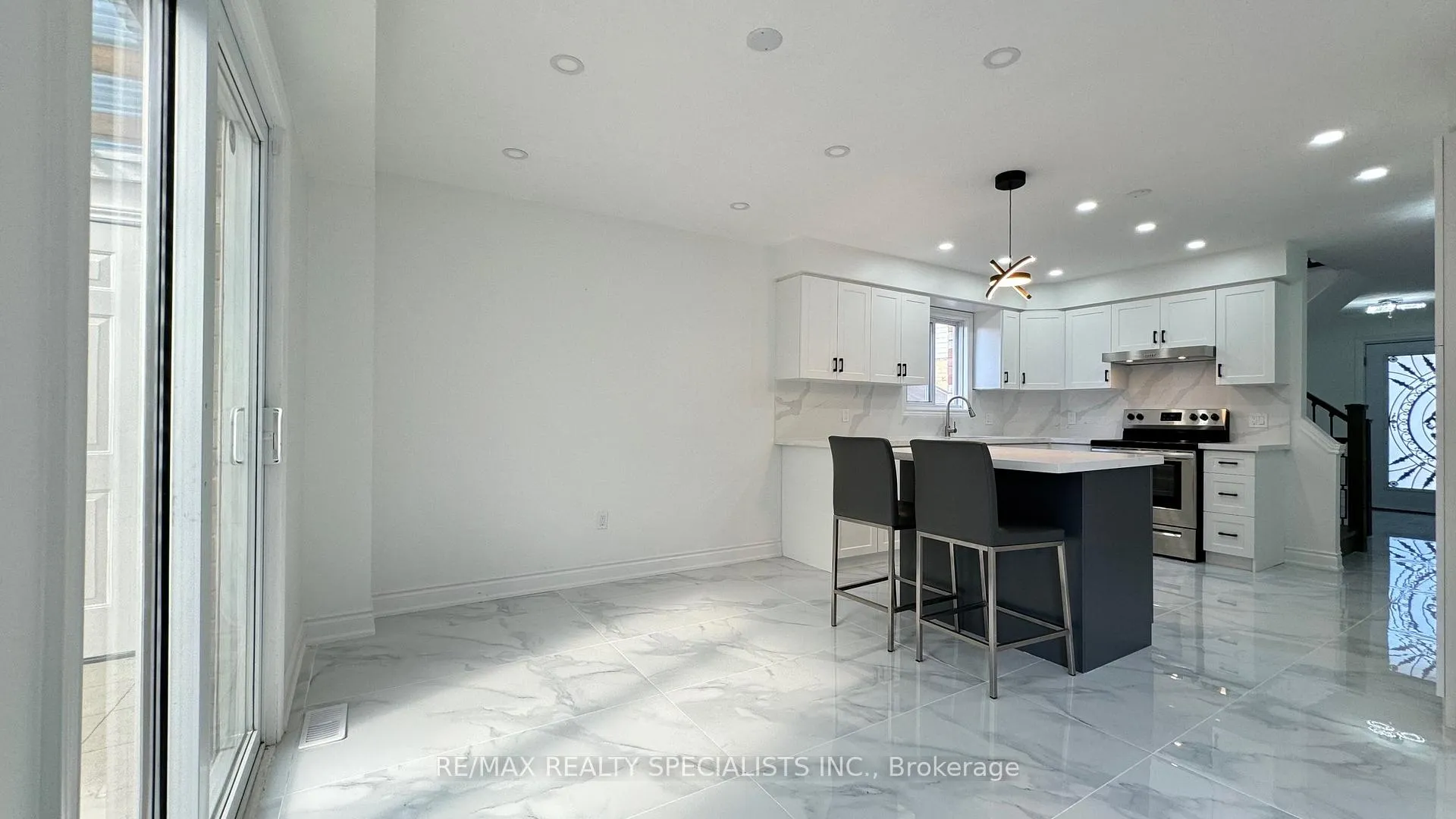 Photo 14 of Unit UPPER LvL, 505 Bridlewreath Court, Kitchener, Larentian West — HOMEH