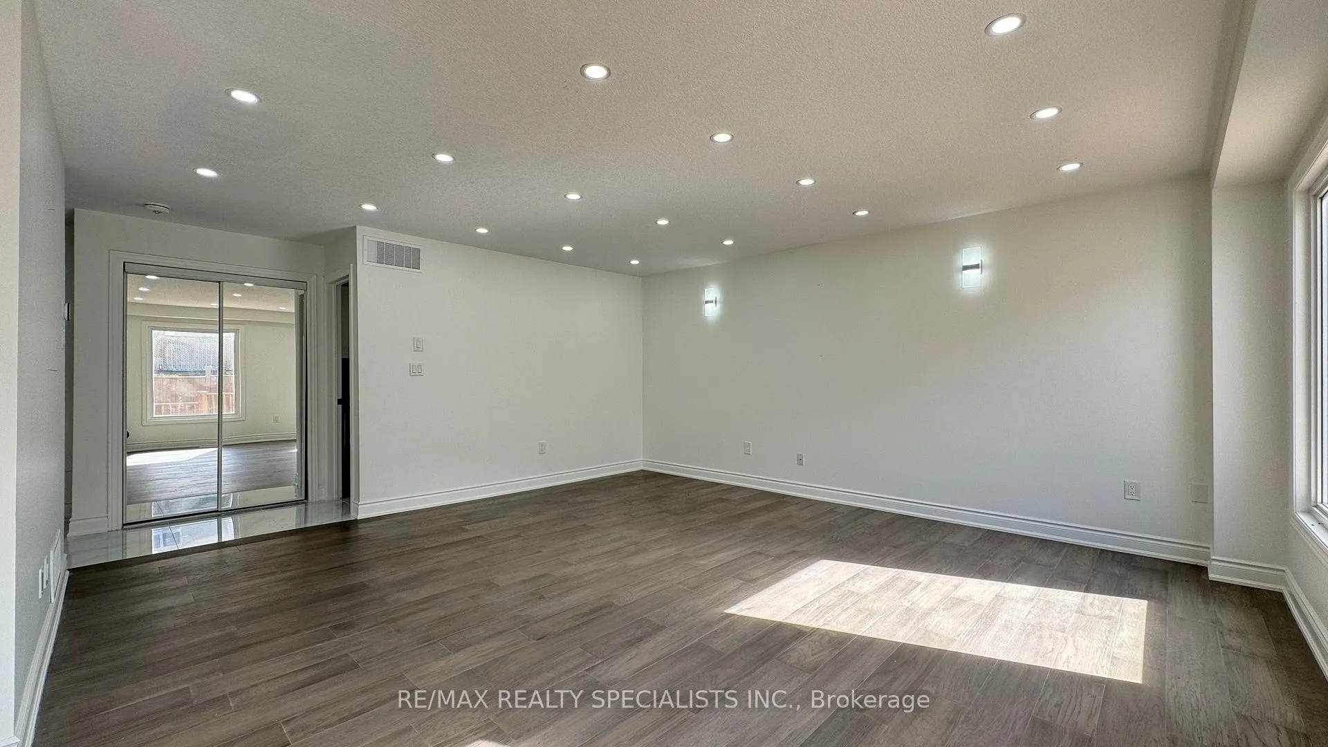 Photo 15 of Unit UPPER LvL, 505 Bridlewreath Court, Kitchener, Larentian West — HOMEH