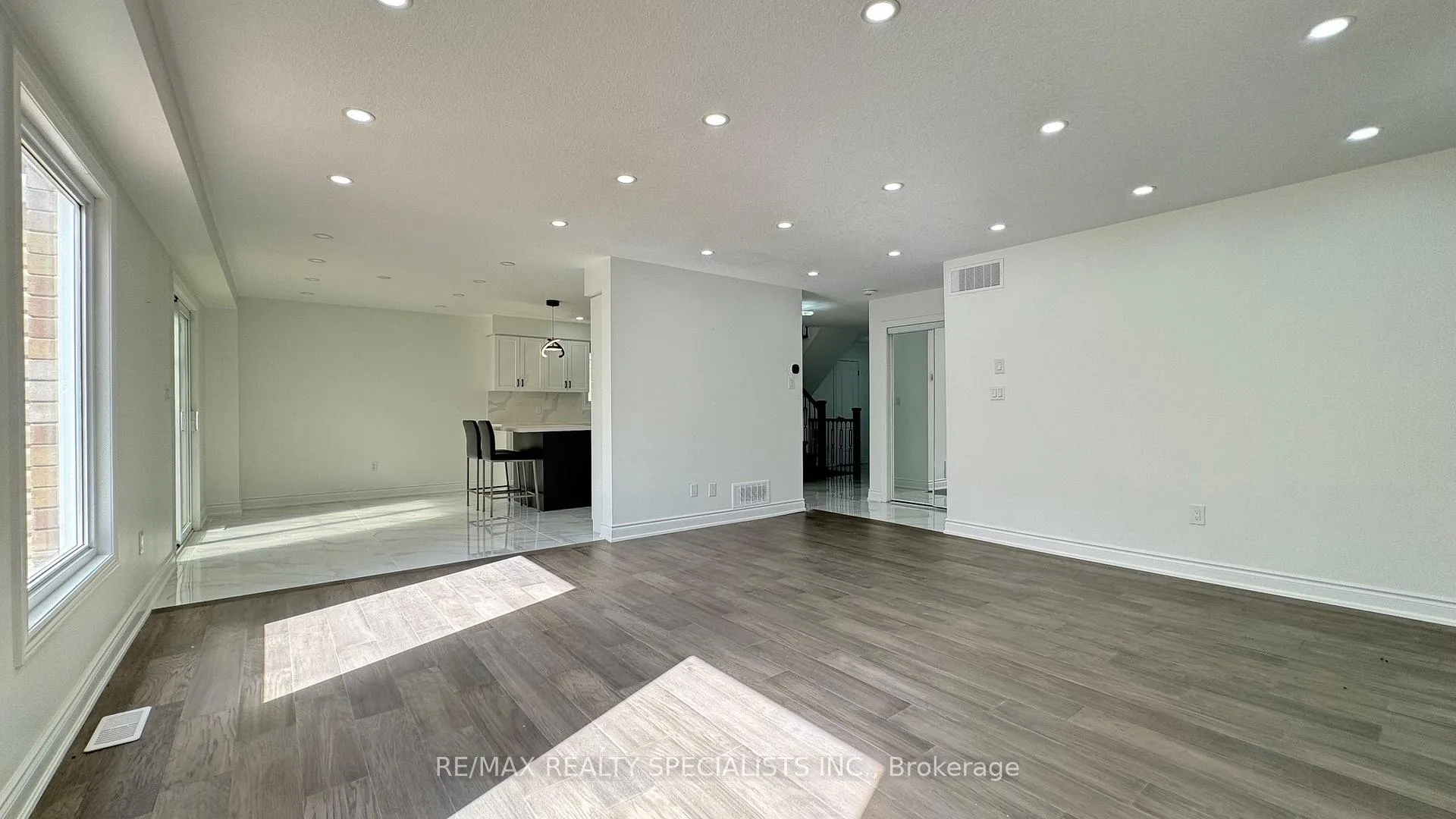 Photo 16 of Unit UPPER LvL, 505 Bridlewreath Court, Kitchener, Larentian West — HOMEH
