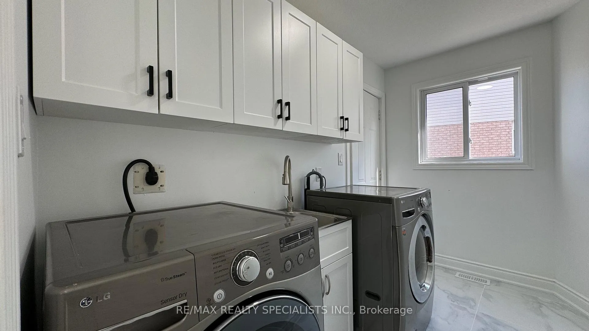 Photo 19 of Unit UPPER LvL, 505 Bridlewreath Court, Kitchener, Larentian West — HOMEH