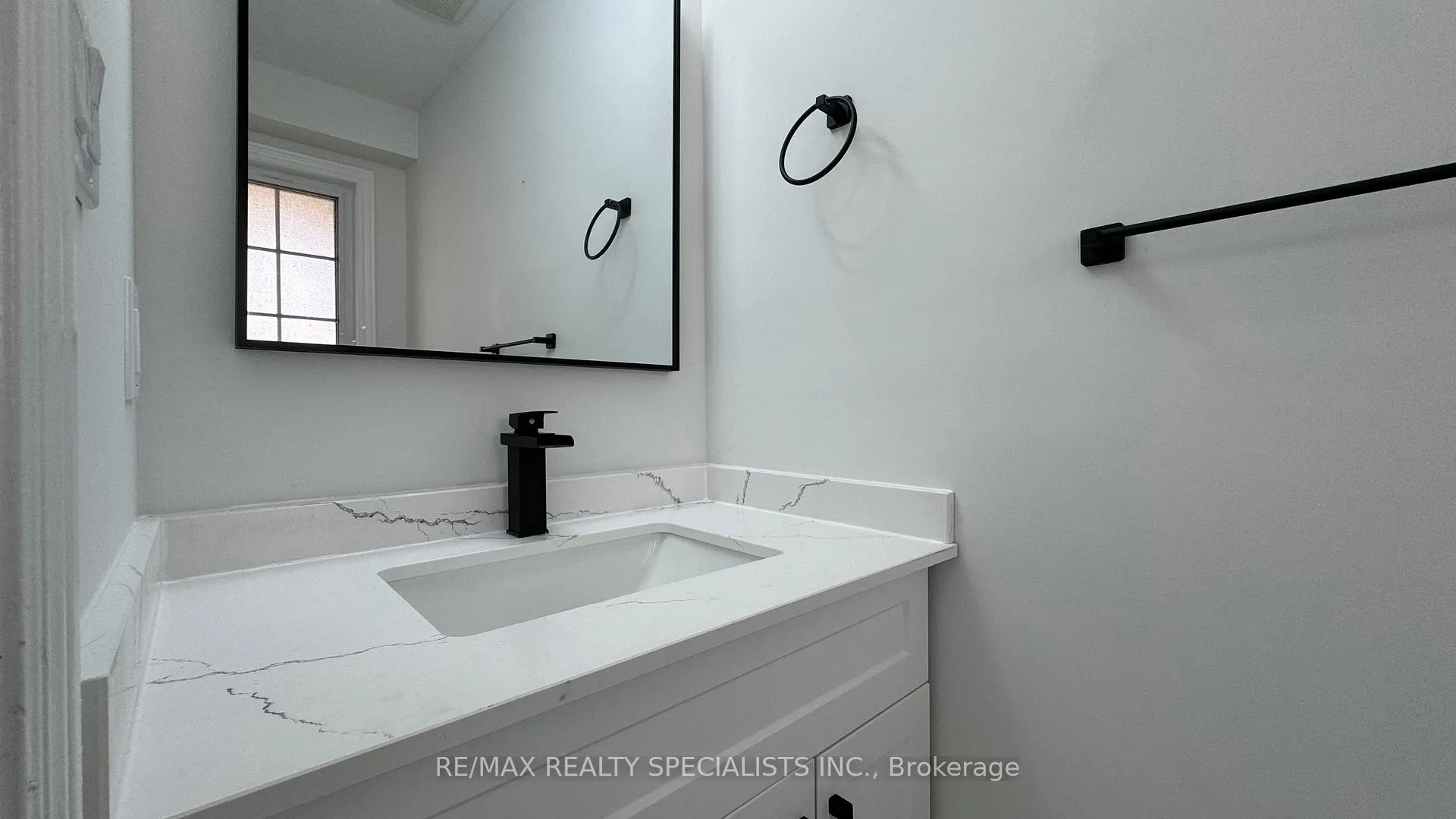 Photo 21 of Unit UPPER LvL, 505 Bridlewreath Court, Kitchener, Larentian West — HOMEH