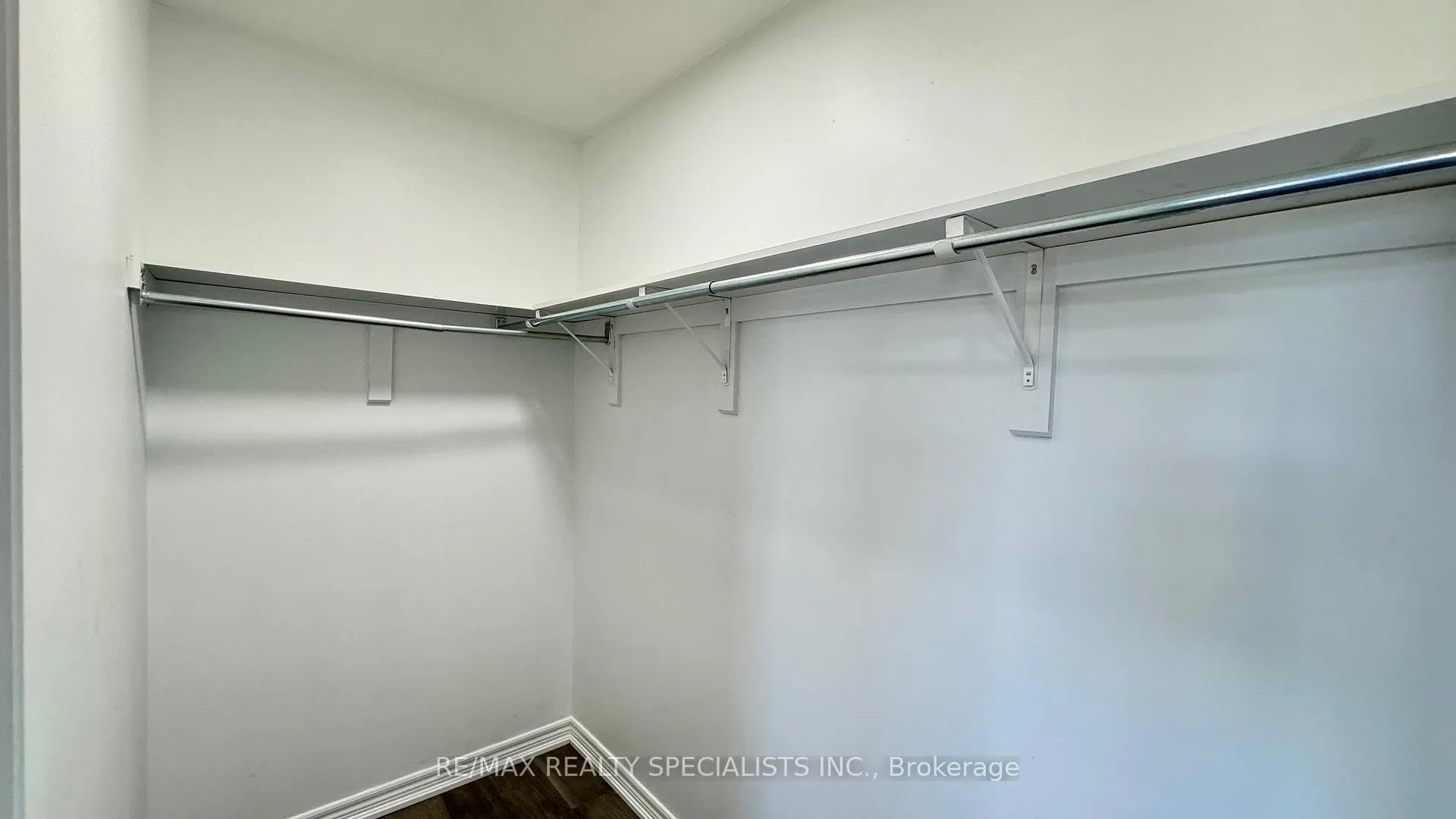 Photo 31 of Unit UPPER LvL, 505 Bridlewreath Court, Kitchener, Larentian West — HOMEH