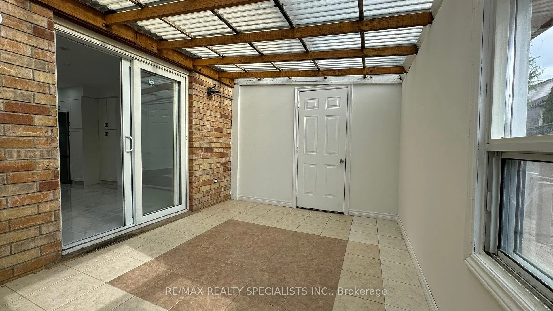 Photo 46 of Unit UPPER LvL, 505 Bridlewreath Court, Kitchener, Larentian West — HOMEH