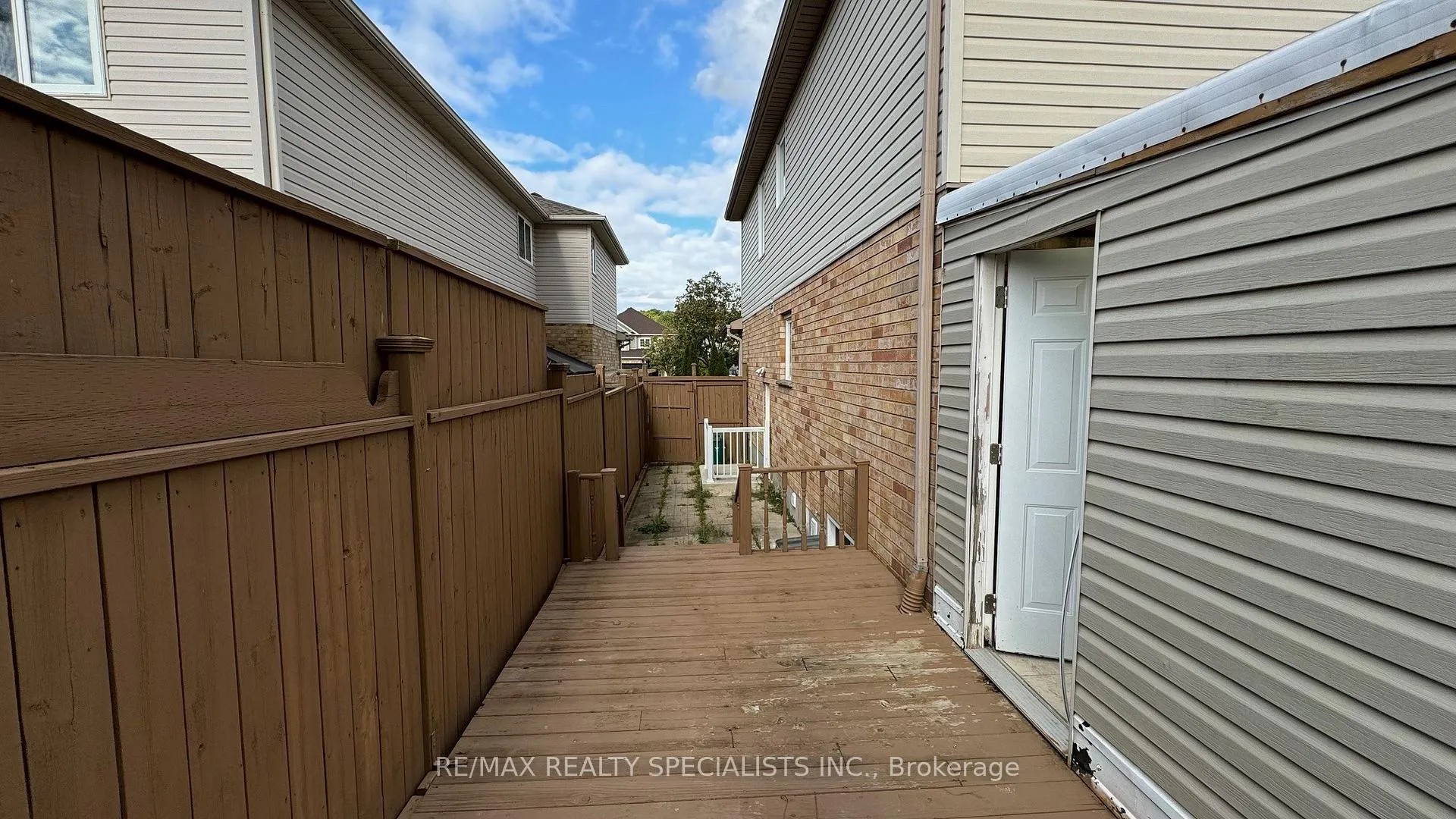Photo 48 of Unit UPPER LvL, 505 Bridlewreath Court, Kitchener, Larentian West — HOMEH