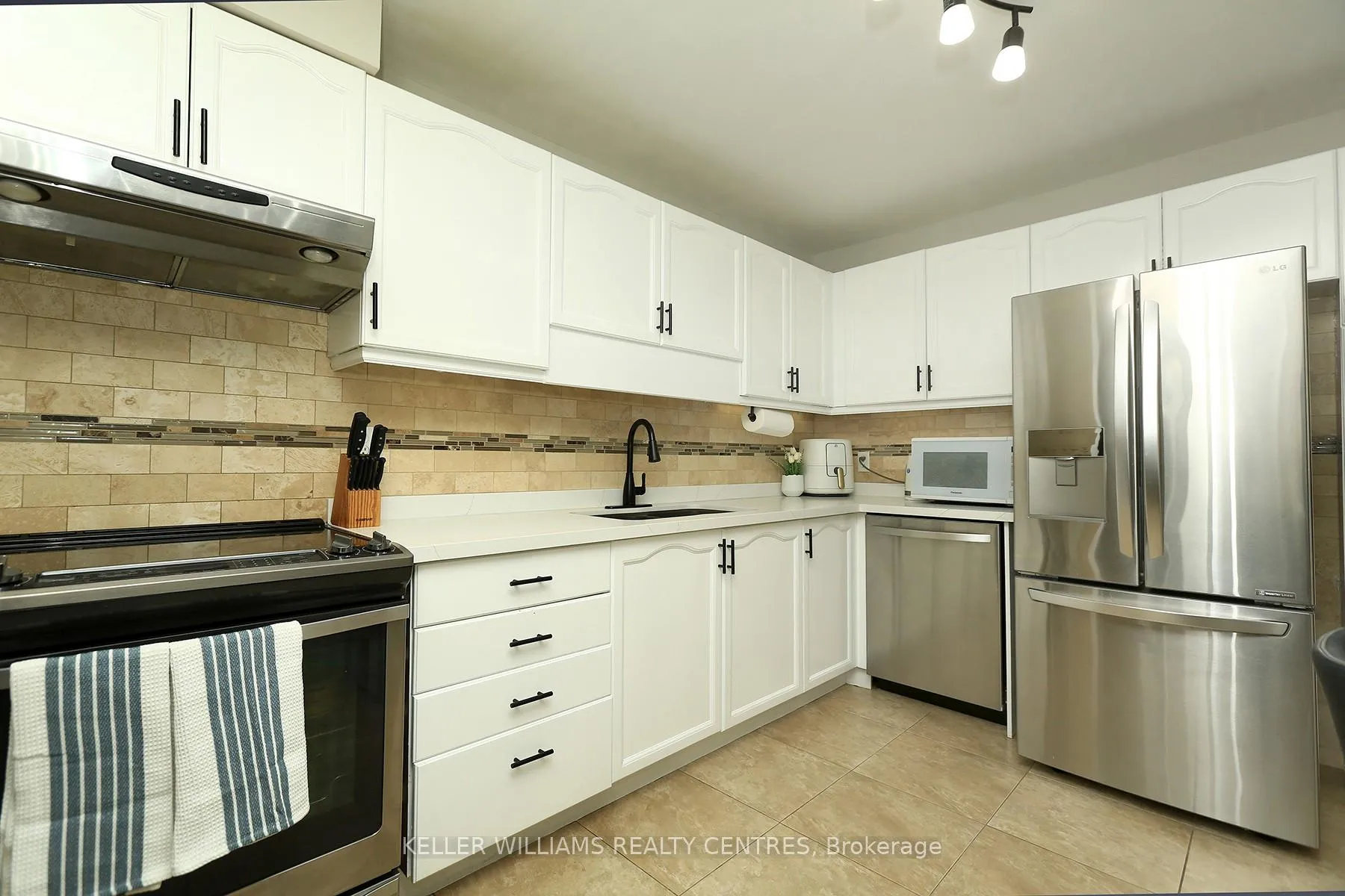 Photo 12 of Unit 19, 100 Vineberg Drive N, Hamilton, Chappel — HOMEH