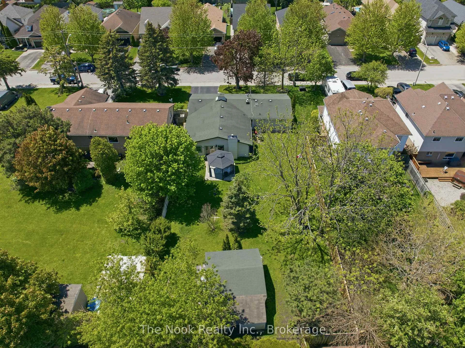 Photo 4 of 93 Bradshaw Street, Clarington, Bowmanville — HOMEH
