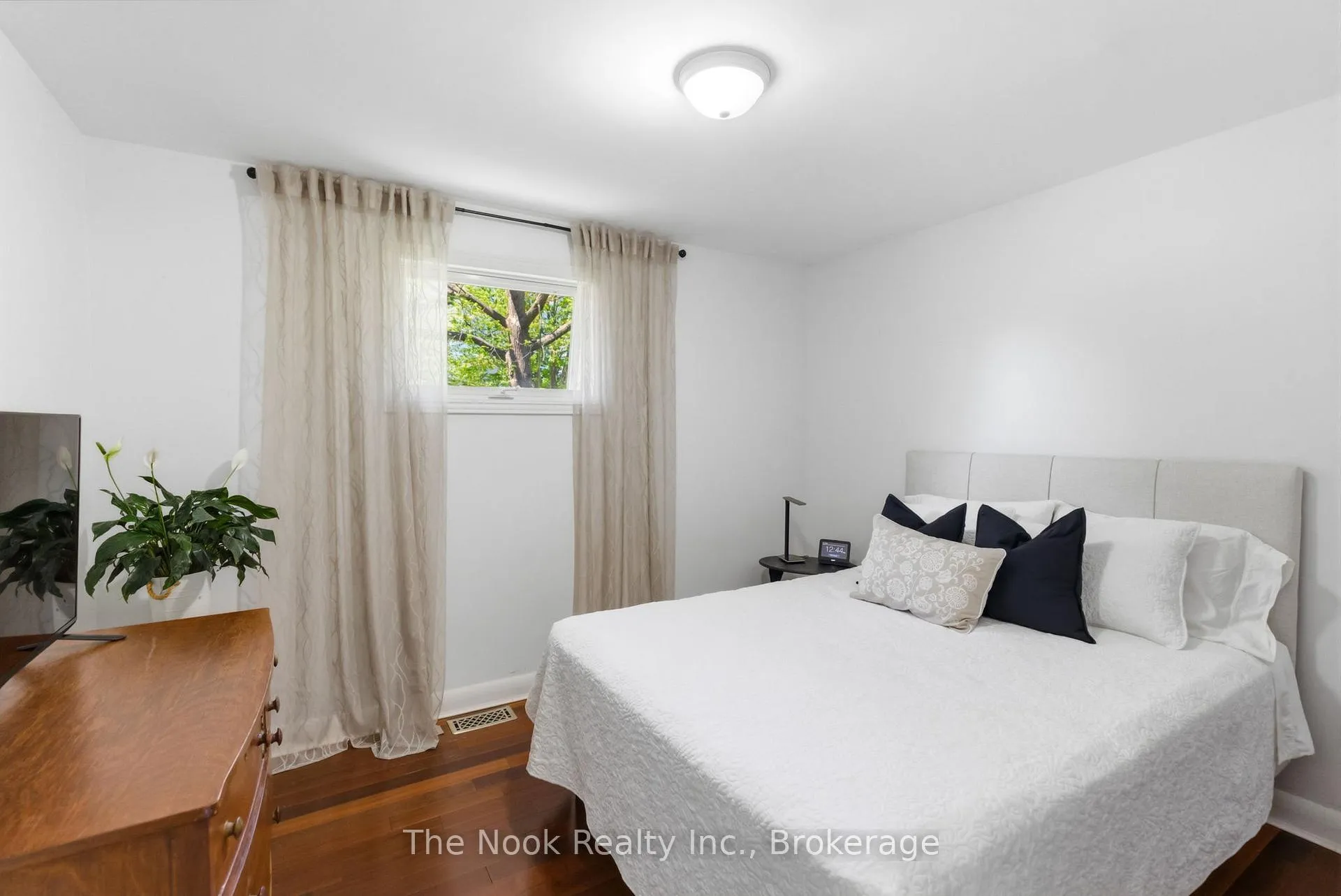 Photo 26 of 93 Bradshaw Street, Clarington, Bowmanville — HOMEH