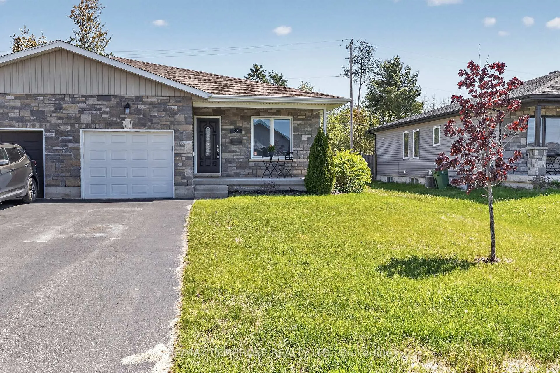 Photo 1 of 27 Noble Crescent, Petawawa — HOMEH