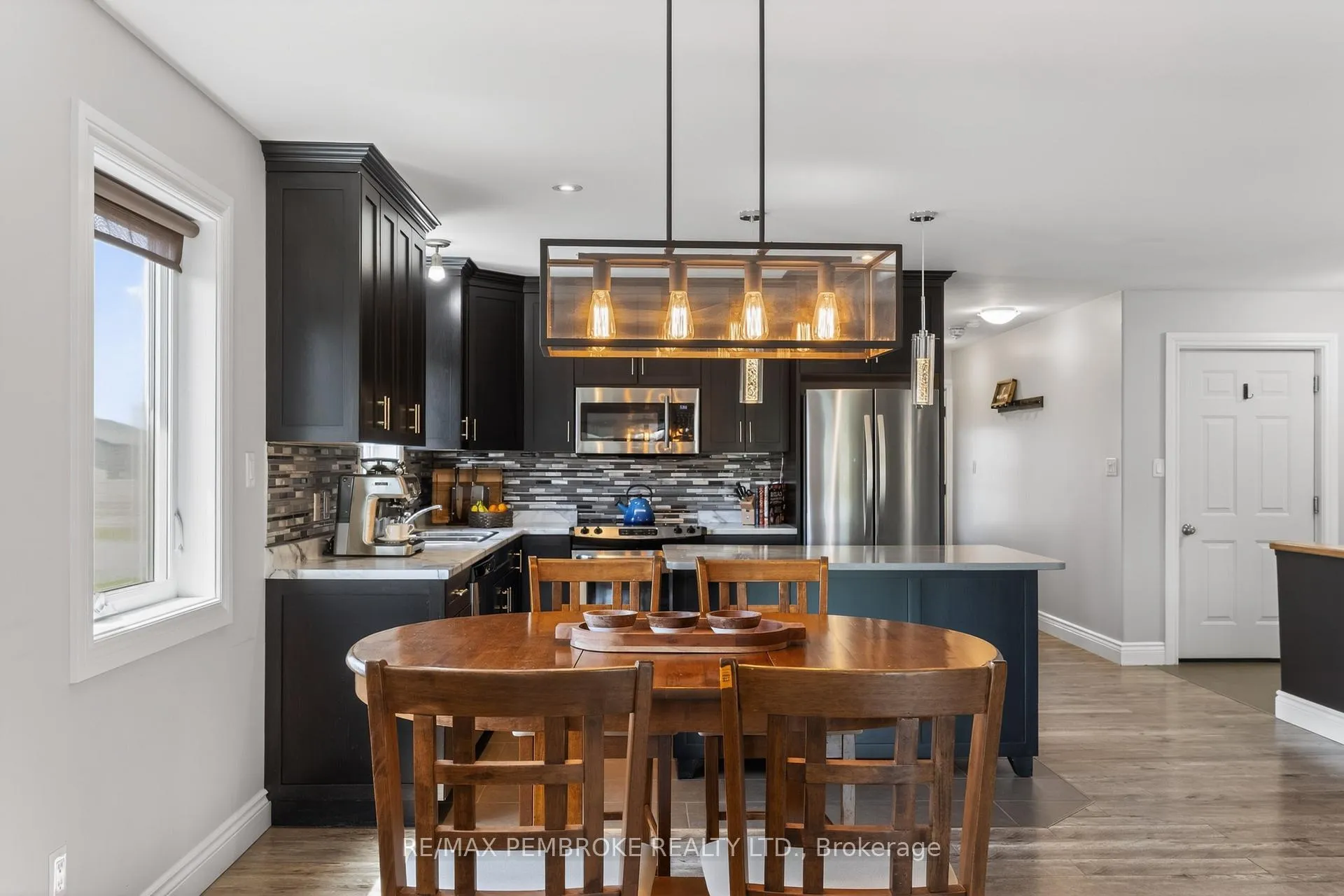 Photo 6 of 27 Noble Crescent, Petawawa — HOMEH
