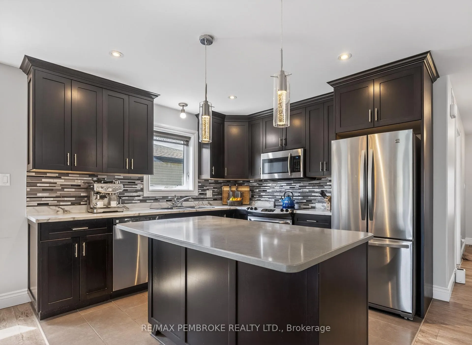 Photo 7 of 27 Noble Crescent, Petawawa — HOMEH