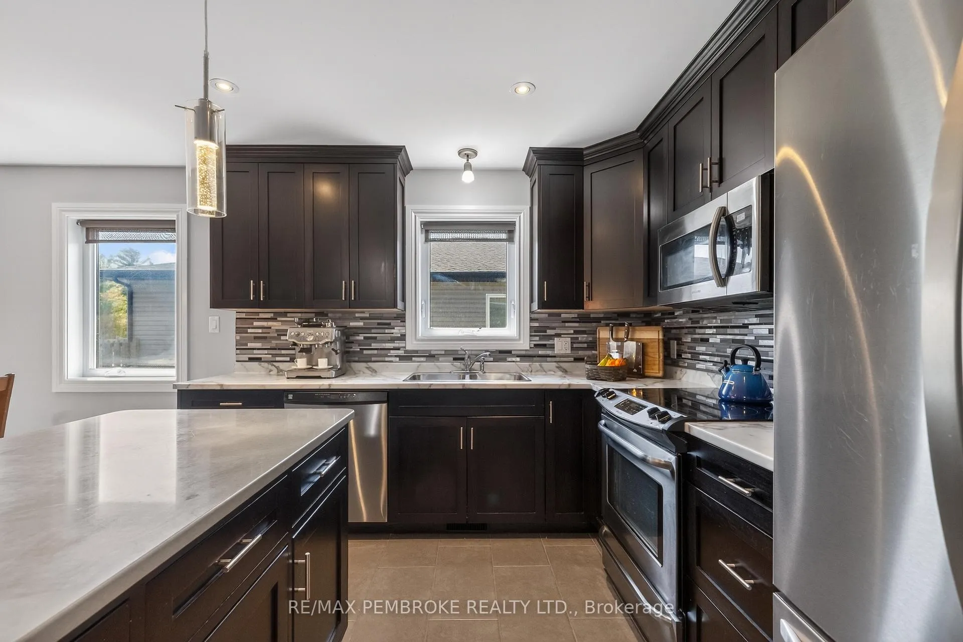 Photo 8 of 27 Noble Crescent, Petawawa — HOMEH